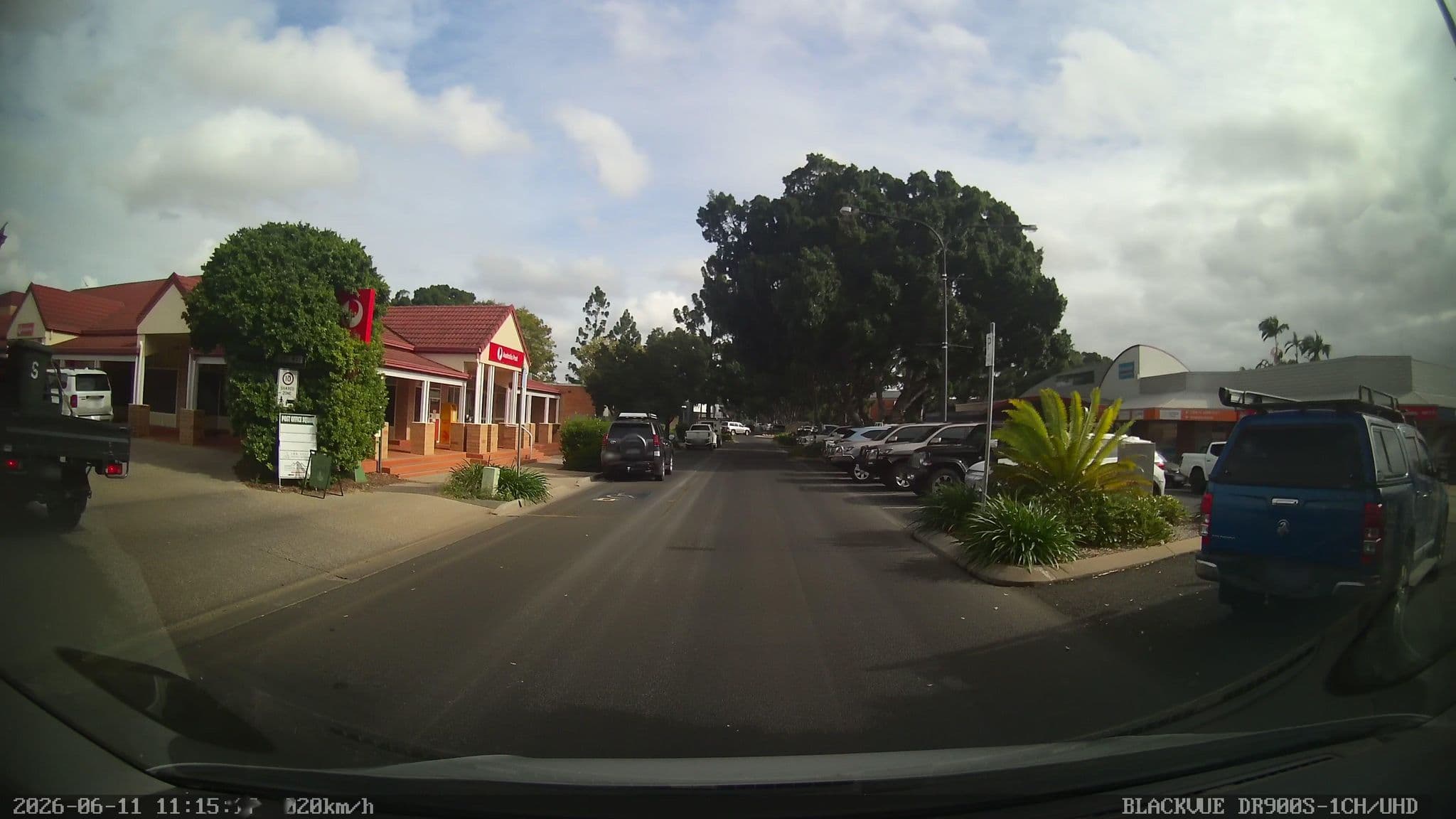 Street view near Emerald Central Hotel, Emerald — © bob3bob3 (CC BY-SA · Mapillary)