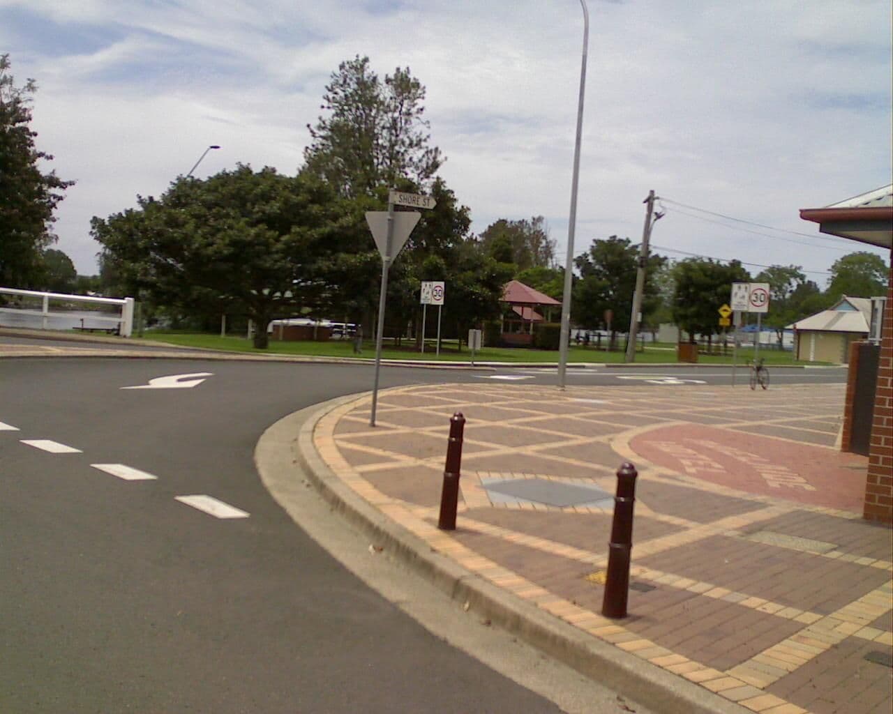 Street view near Adelaide Hotel, Moruya — © bob3bob3 (CC BY-SA · Mapillary)