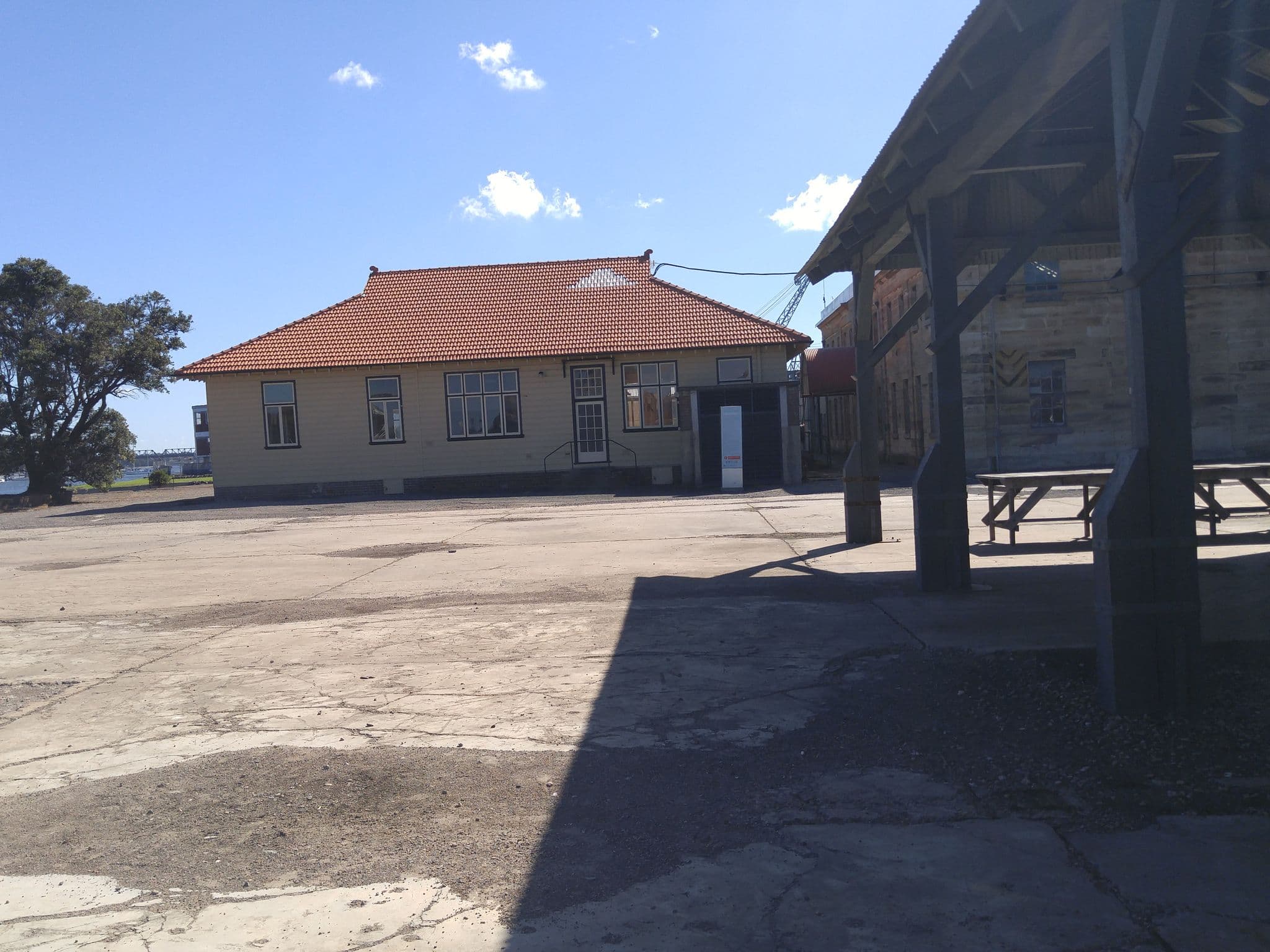 Street view near Contained, Birchgrove — © eneerhut (CC BY-SA · Mapillary)