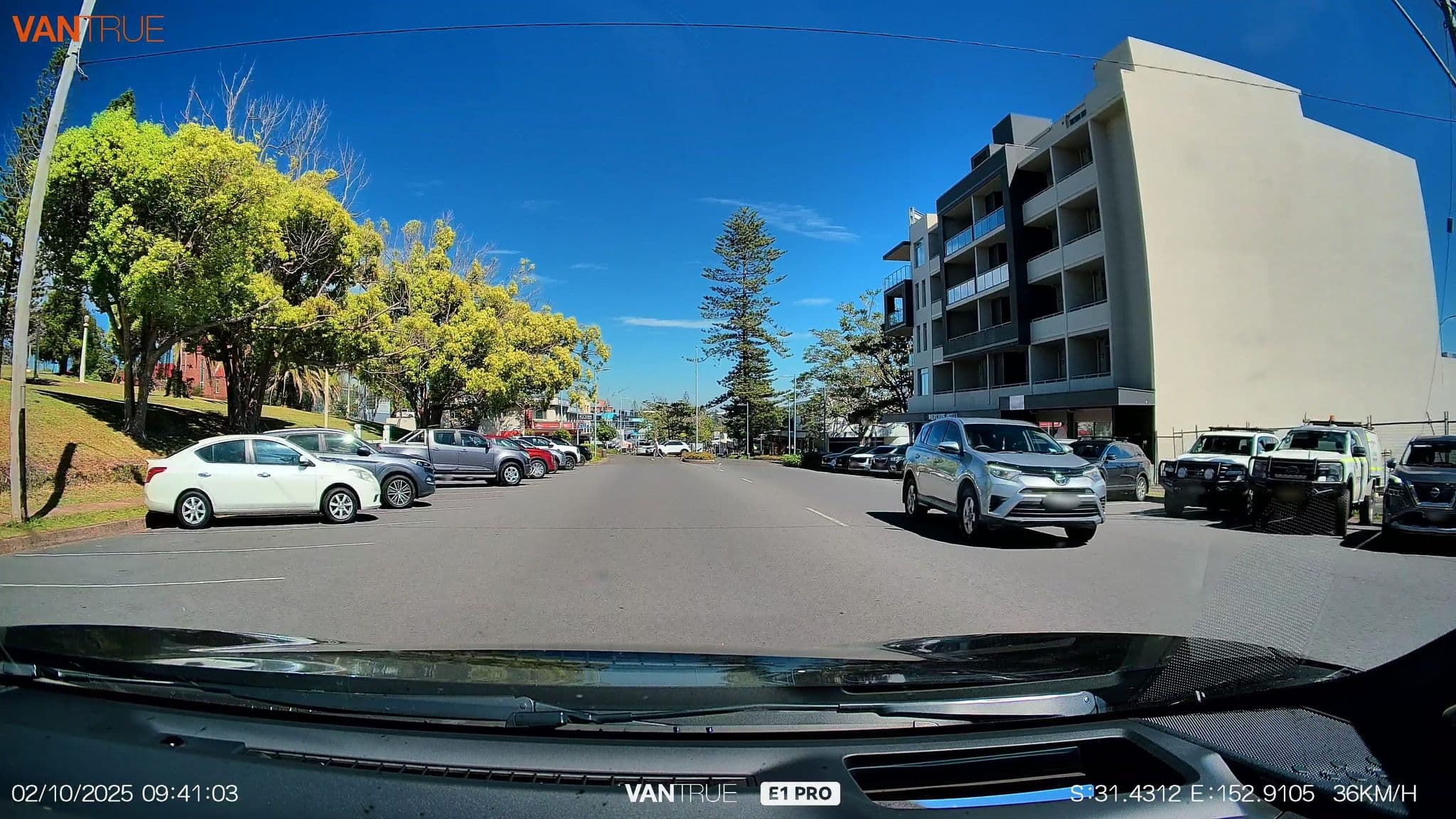 Street view near Sandbridge Apartments, Port Macquarie — © davidar (CC BY-SA · Mapillary)
