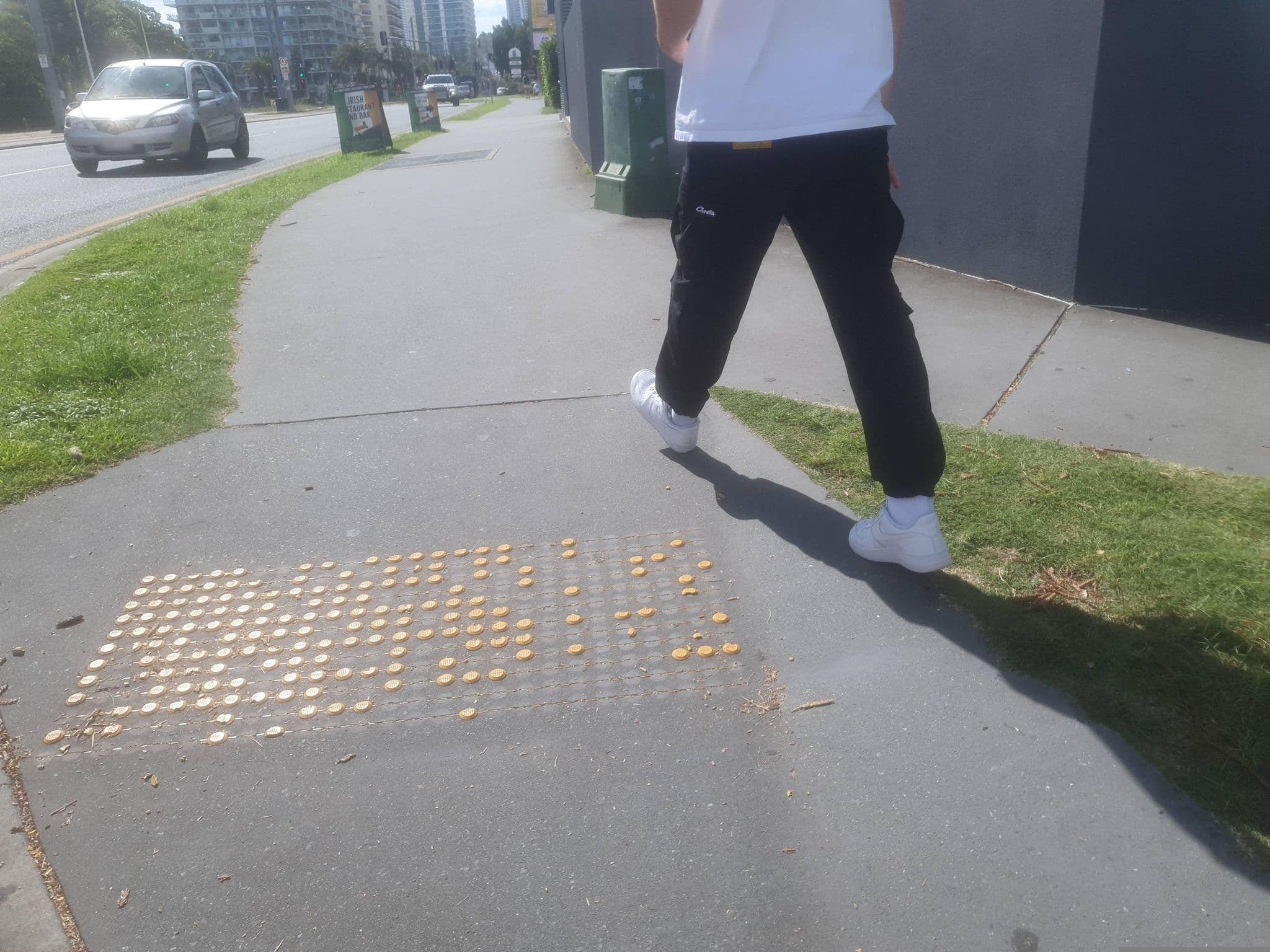Street view near D'Arcy Arms, Surfers Paradise — © Denisewi (CC BY-SA · Mapillary)