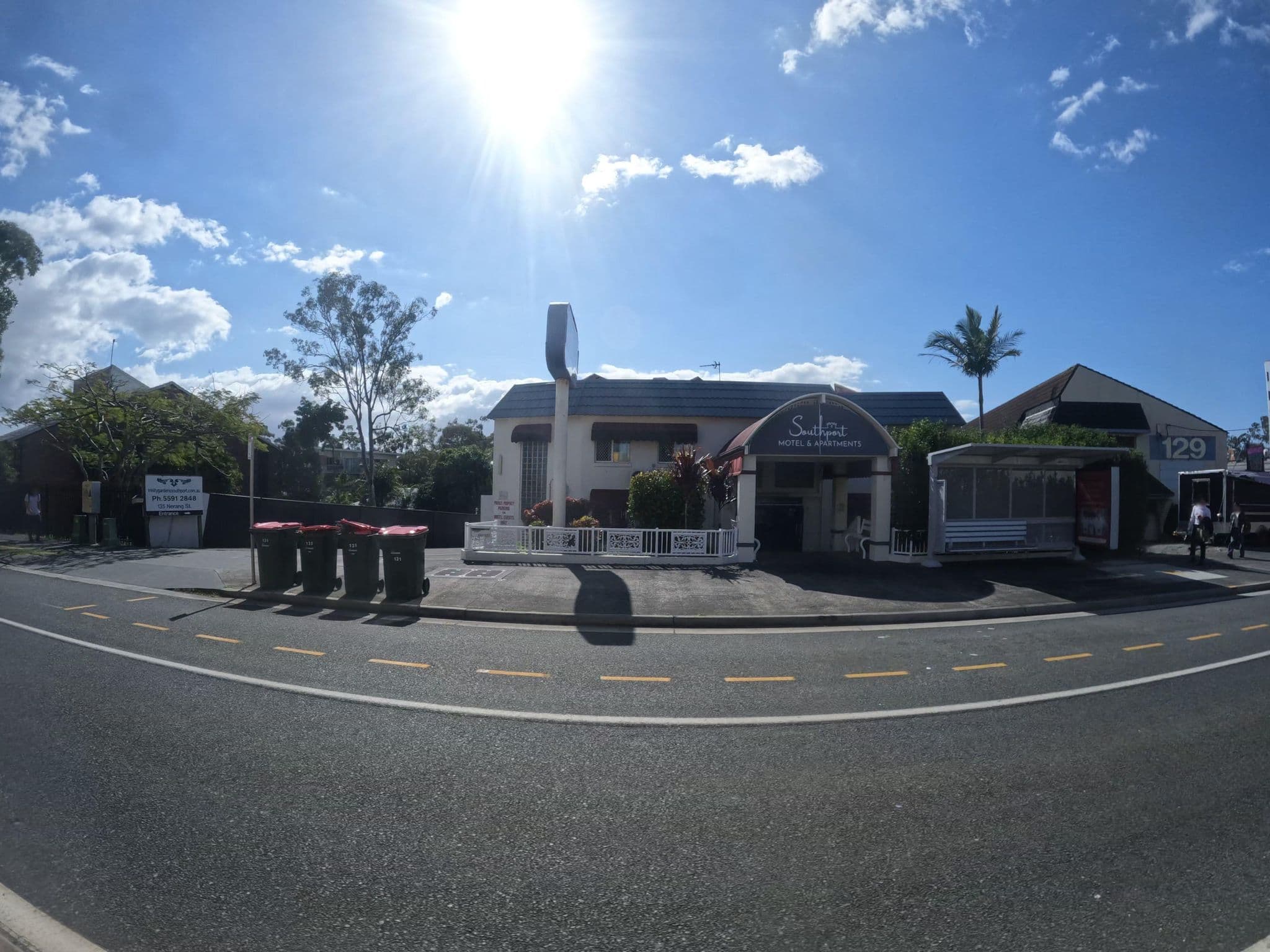 Street view near Earls Court Motel & Apartments, Southport — © joelkoen (CC BY-SA · Mapillary)