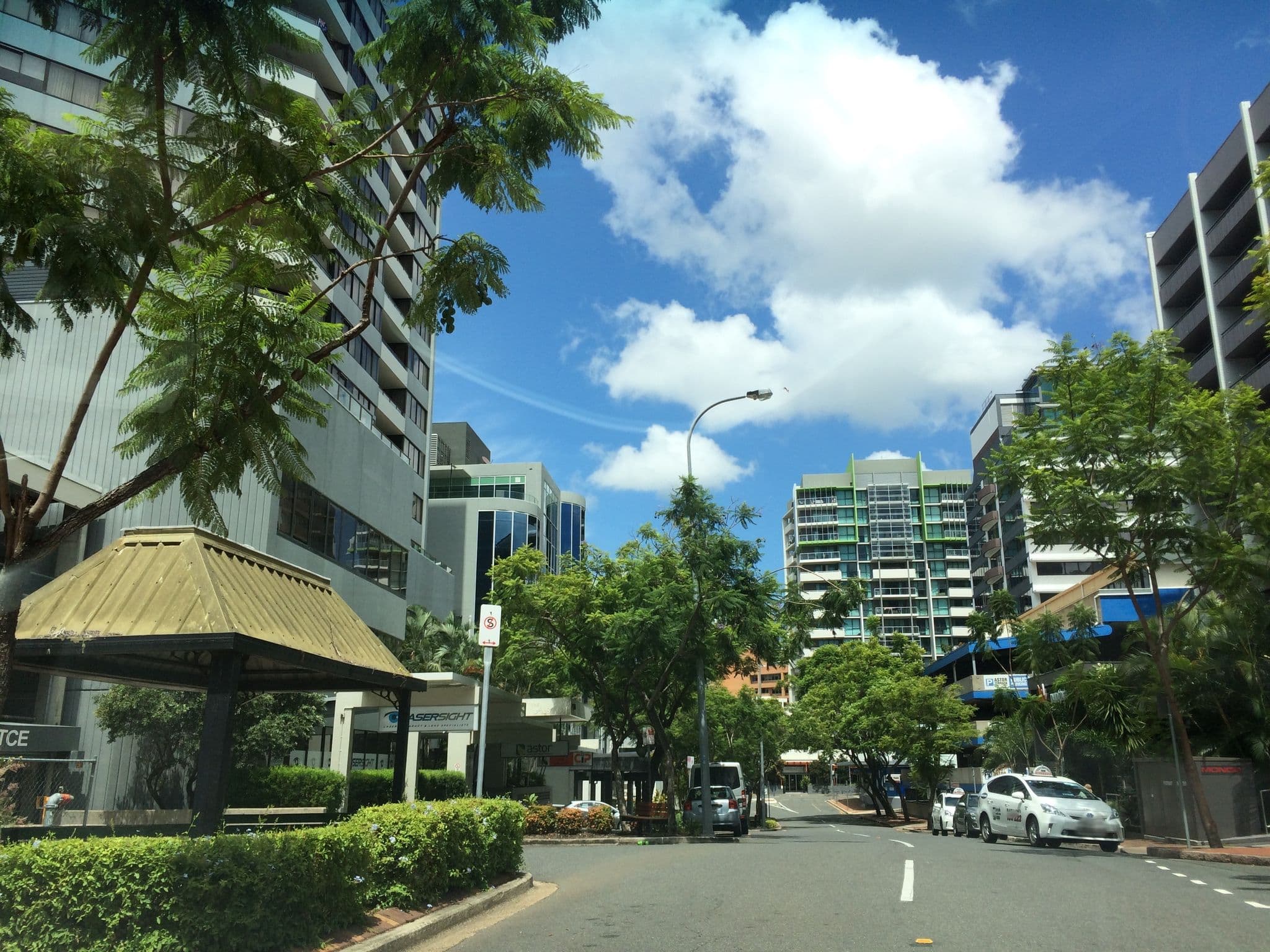 Street view near Diamant Hotel, Spring Hill — © hoylen (CC BY-SA · Mapillary)