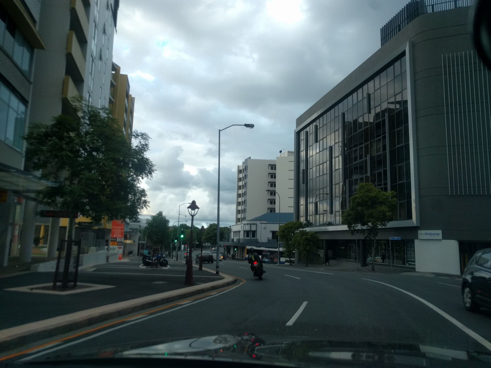 Street view near The Ridge Apartment Hotel, Spring Hill — © davidbdean (CC BY-SA · Mapillary)