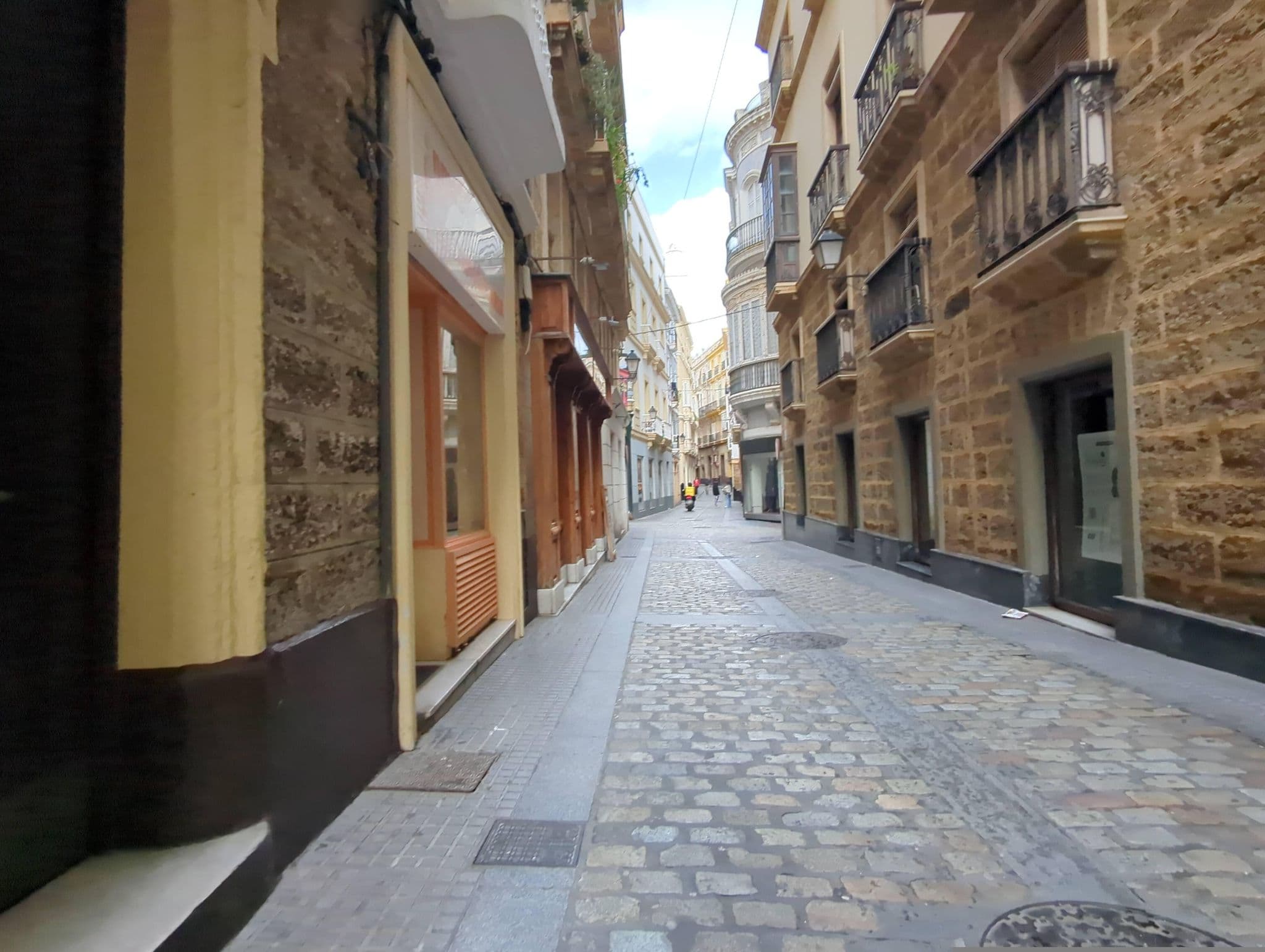 Street view near Studio Novena Centro, Cadiz — © miguel_andrade (CC BY-SA · Mapillary)