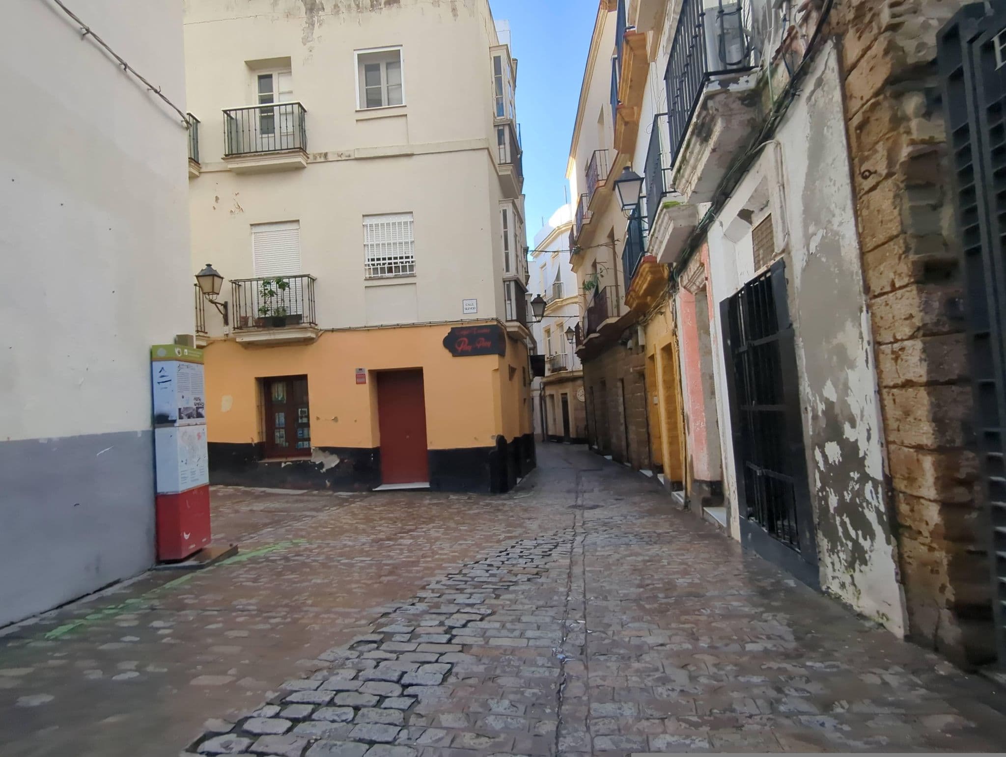 Street view near Seblón Suites, Cadiz — © miguel_andrade (CC BY-SA · Mapillary)