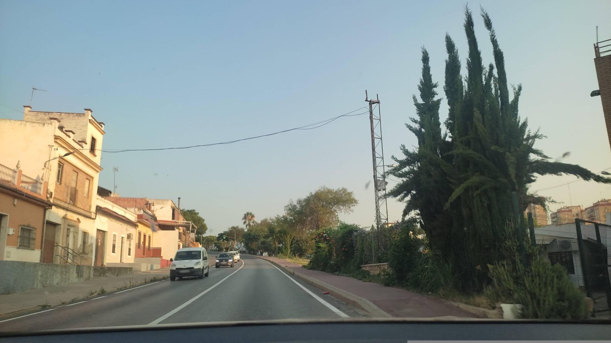 Street view near El Cruce, Camas — © kesku (CC BY-SA · Mapillary)