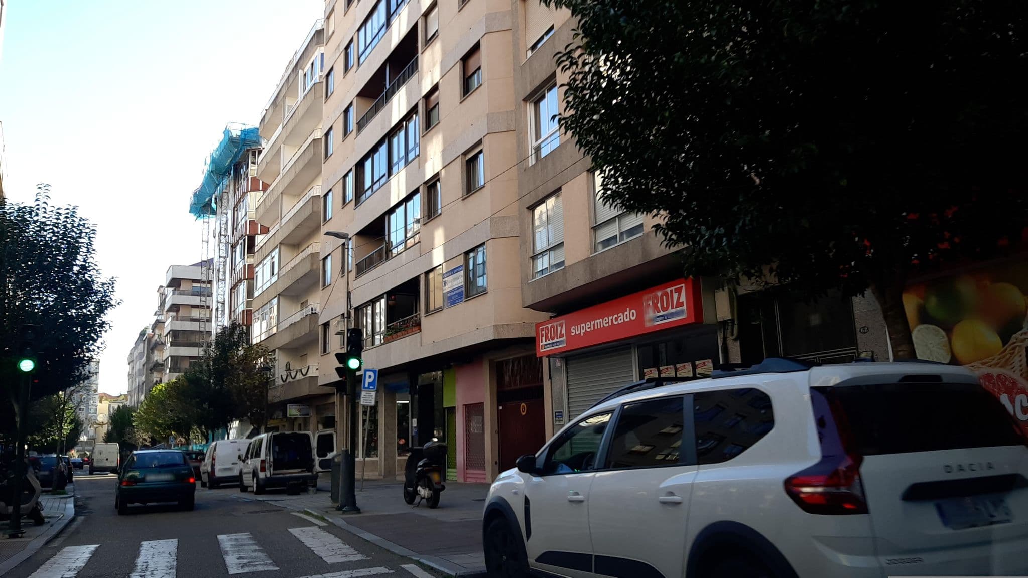 Street view near Apartamentos Plaza America, Vigo — © lolailo (CC BY-SA · Mapillary)