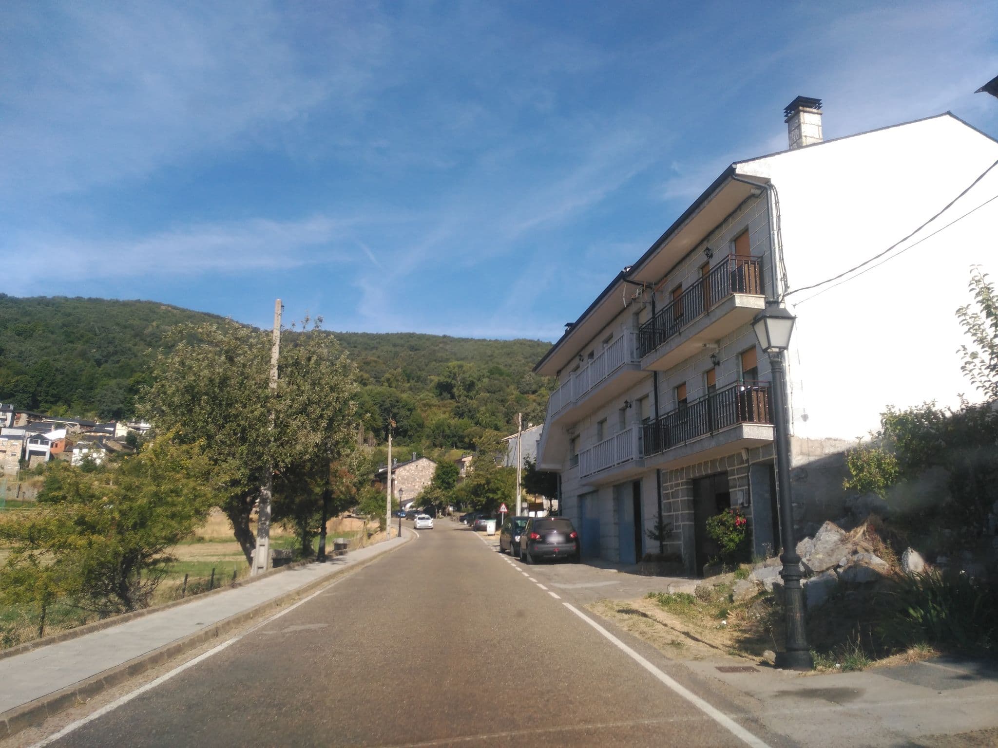 Street view near Apartamentos Monasterio, Galende — © sanchi (CC BY-SA · Mapillary)