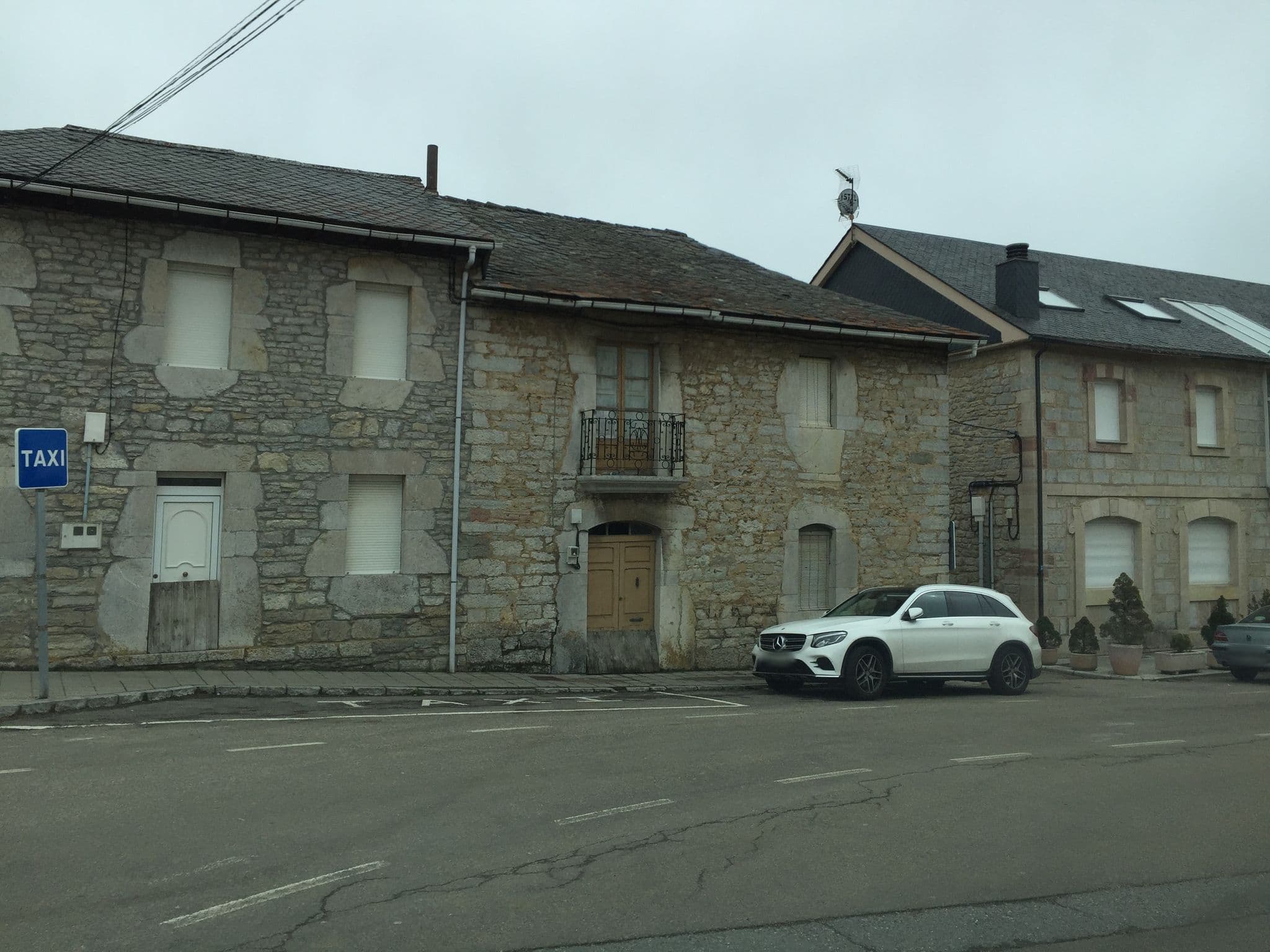 Street view near La Lechería de Babia, Bárzana — © ptmap (CC BY-SA · Mapillary)