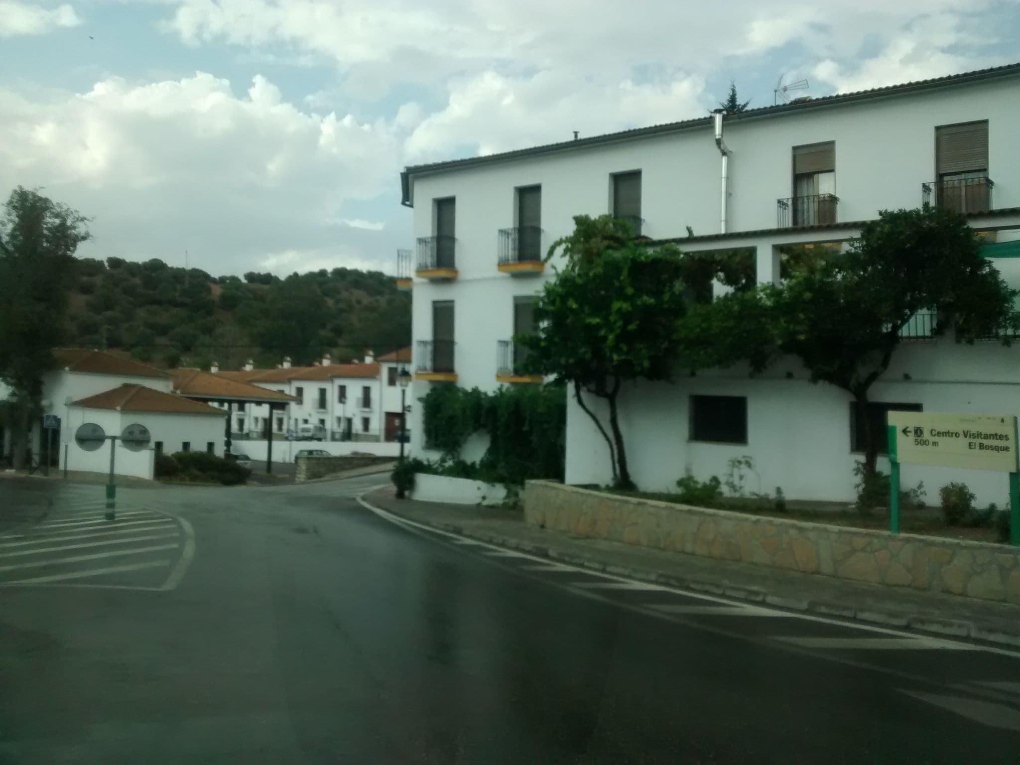Street view near Apartamentos Casa Gil, El Bosque — © egofer (CC BY-SA · Mapillary)