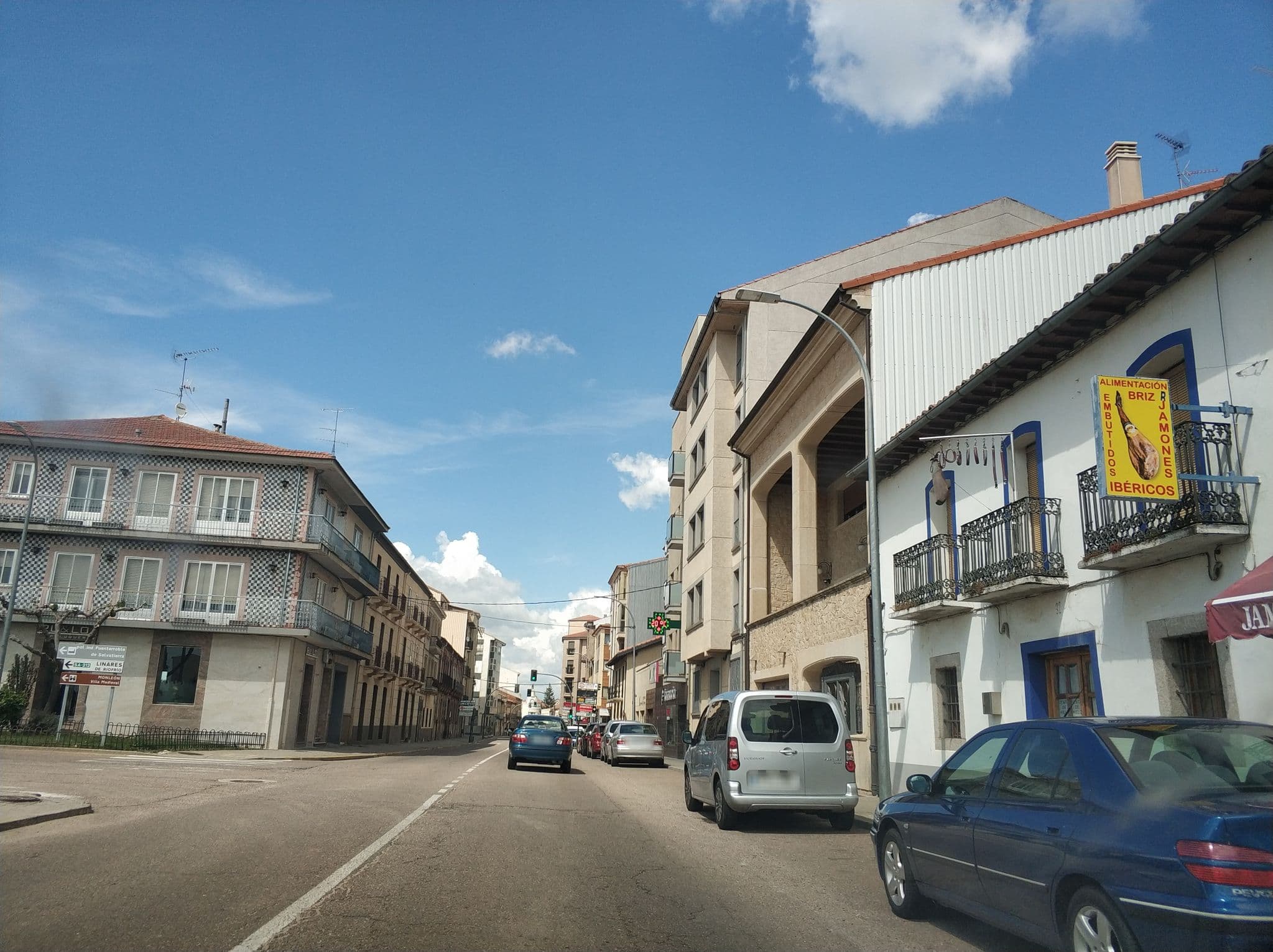 Street view near Entredos Hotel Guijuelo, Guijuelo — © sanchi (CC BY-SA · Mapillary)