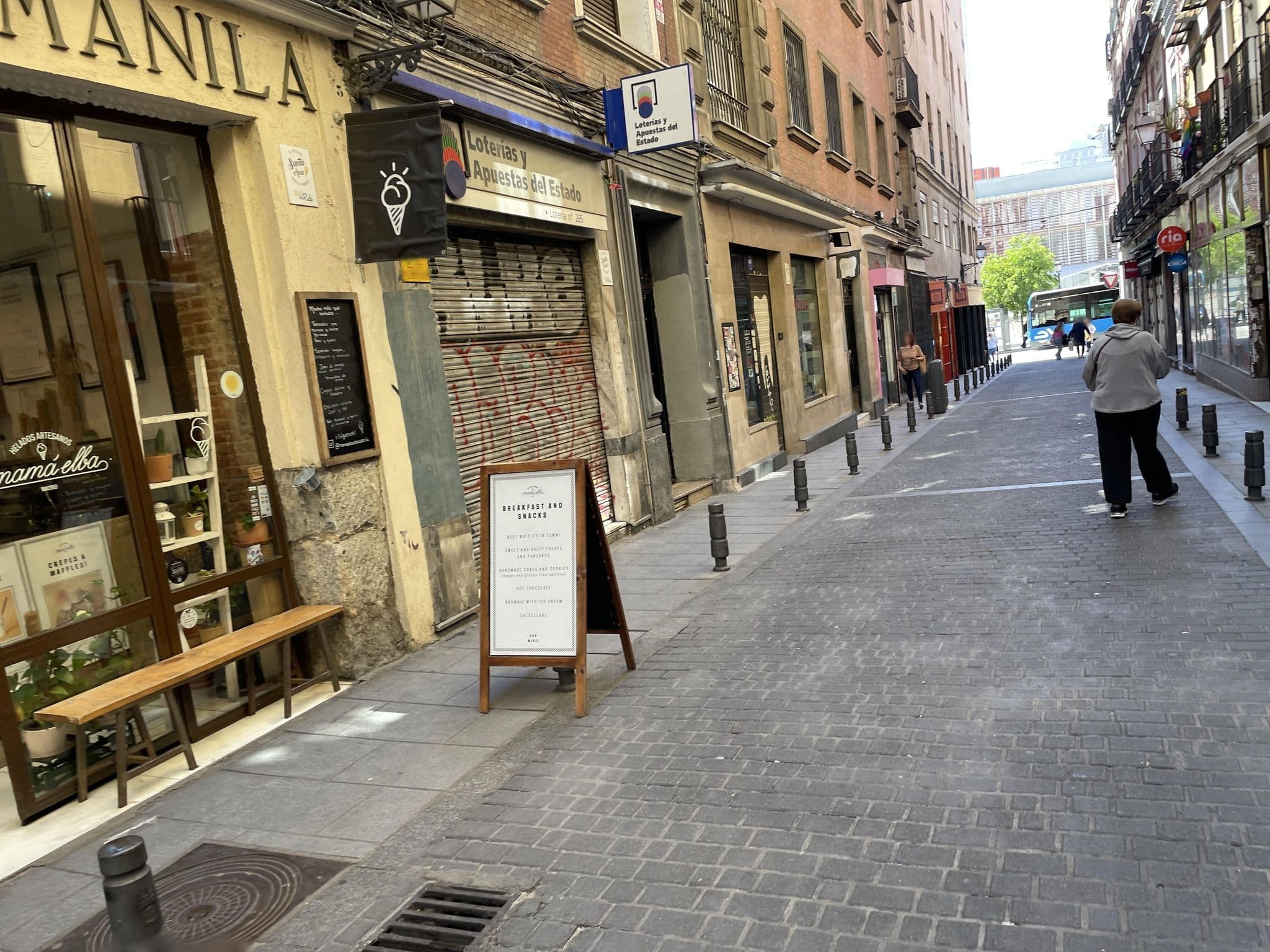 Street view near Plaza De Cascorro City Center, La Latina — © seraq (CC BY-SA · Mapillary)