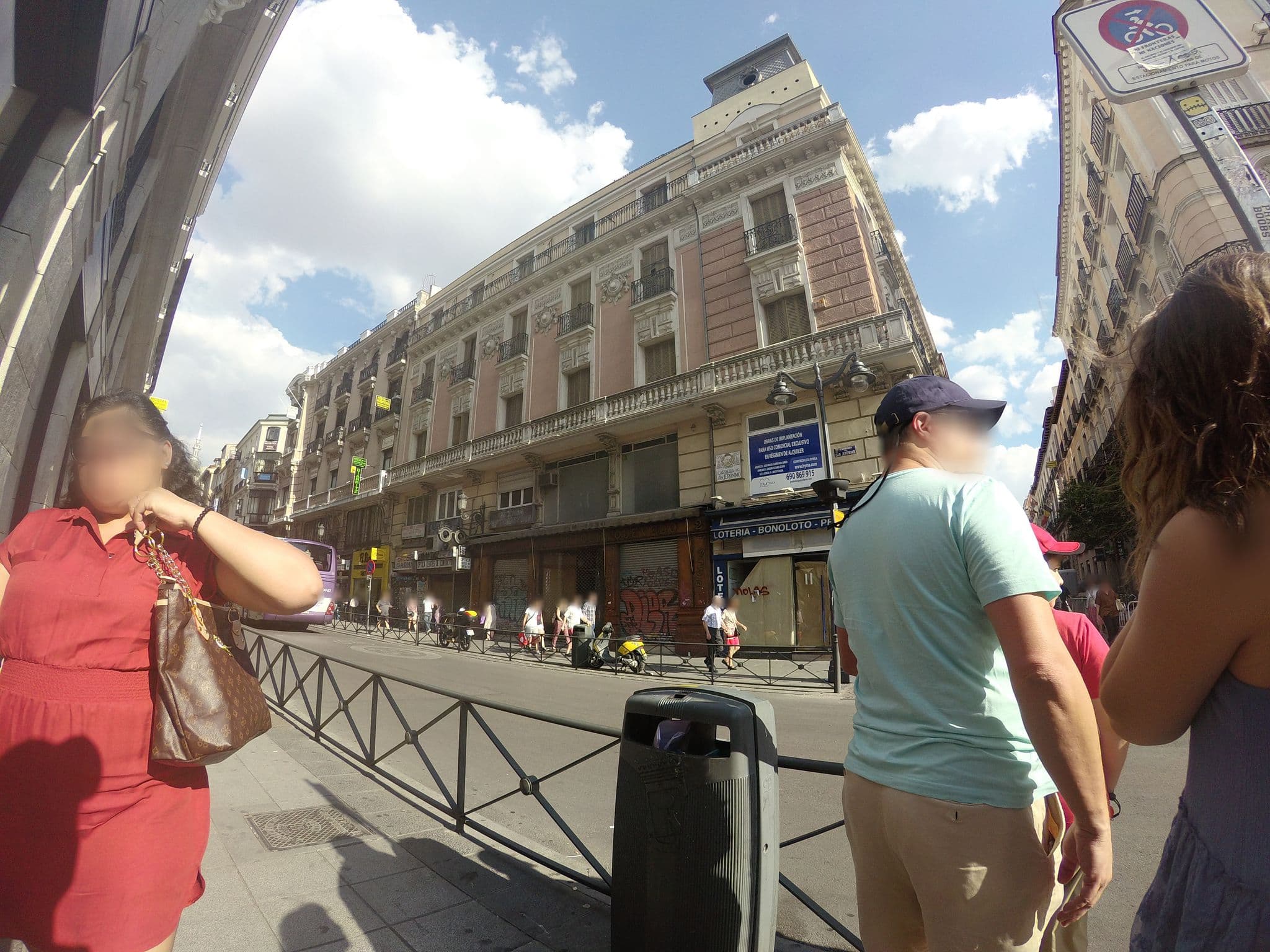 Street view near Domus Easy, Madrid — © angoca (CC BY-SA · Mapillary)