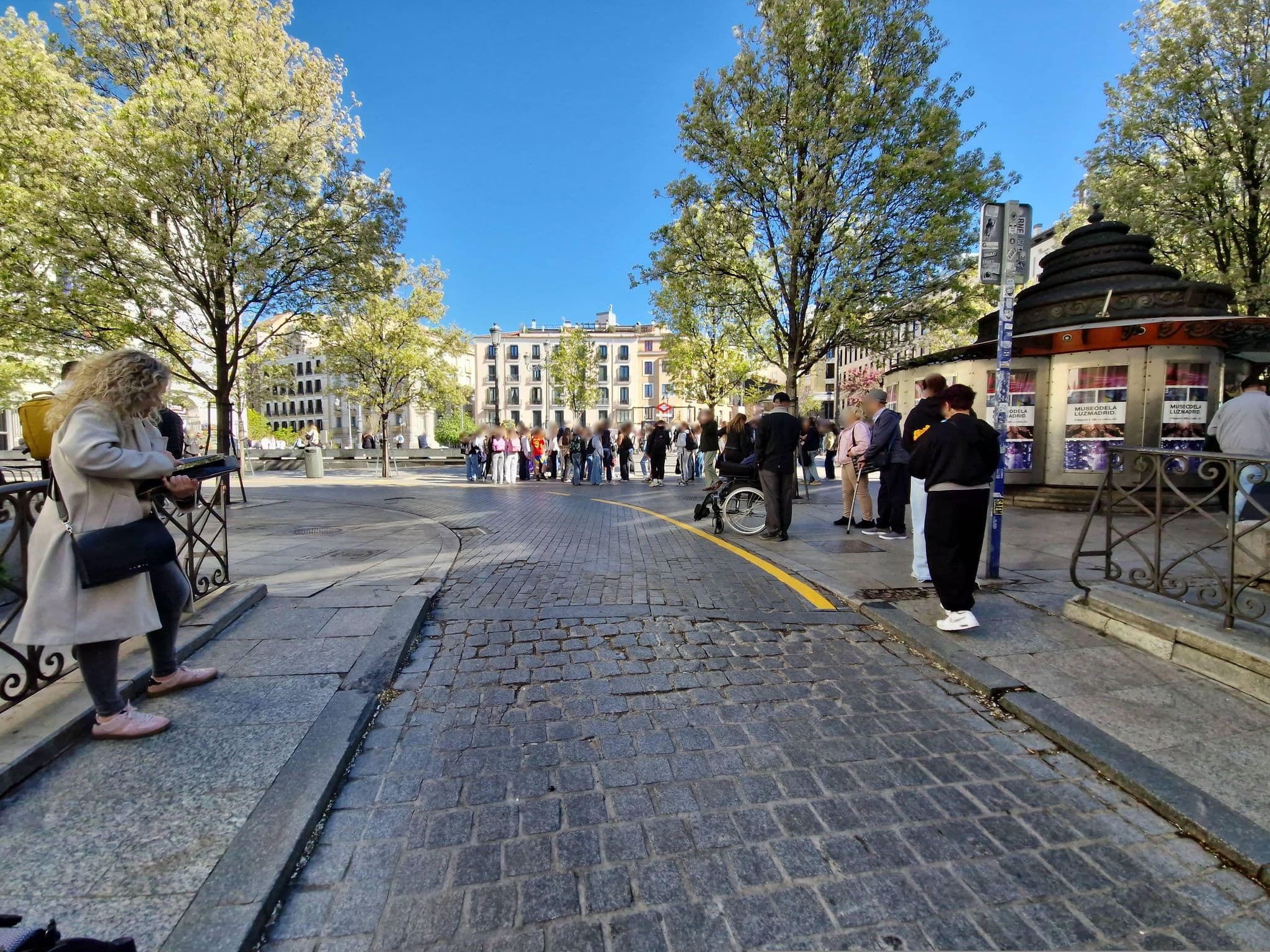 Street view near Lotus Opera House, Palacio — © jopparn (CC BY-SA · Mapillary)