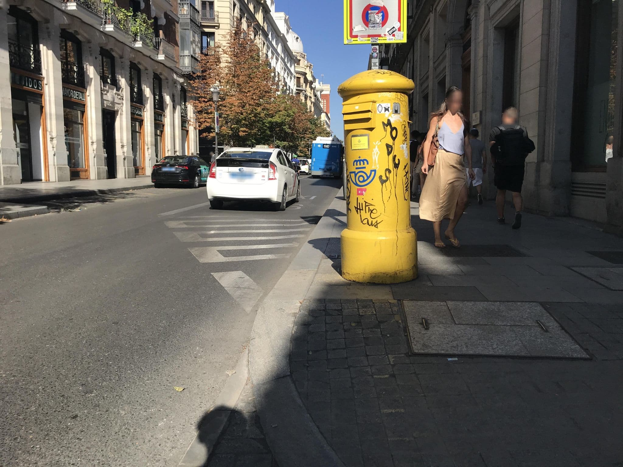 Street view near Cat's Hostel, Madrid — © miguel_andrade (CC BY-SA · Mapillary)