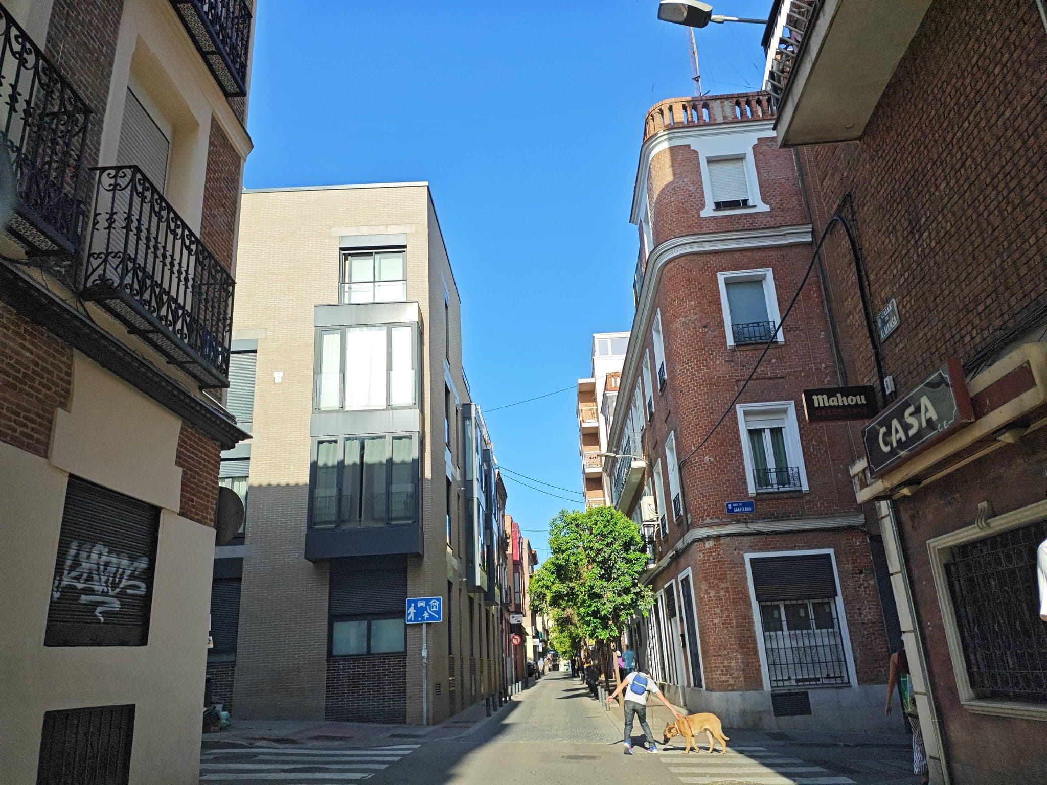 Street view near Hotel Alberto Linero (Hotel ficticio en prácticas), Cuatro Caminos — © polkillas (CC BY-SA · Mapillary)