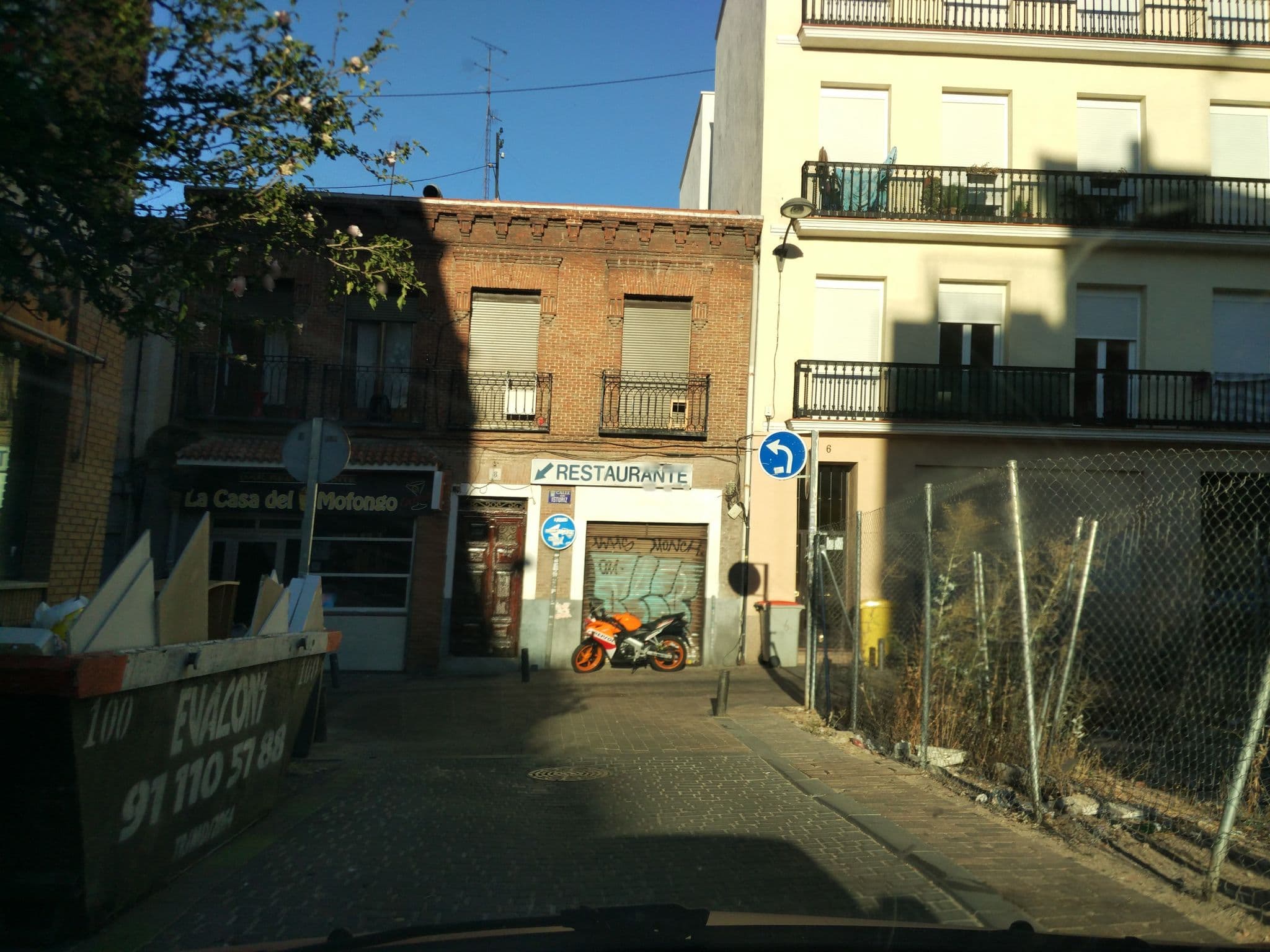 Street view near Hostal 4C, Cuatro Caminos — © polkillas (CC BY-SA · Mapillary)