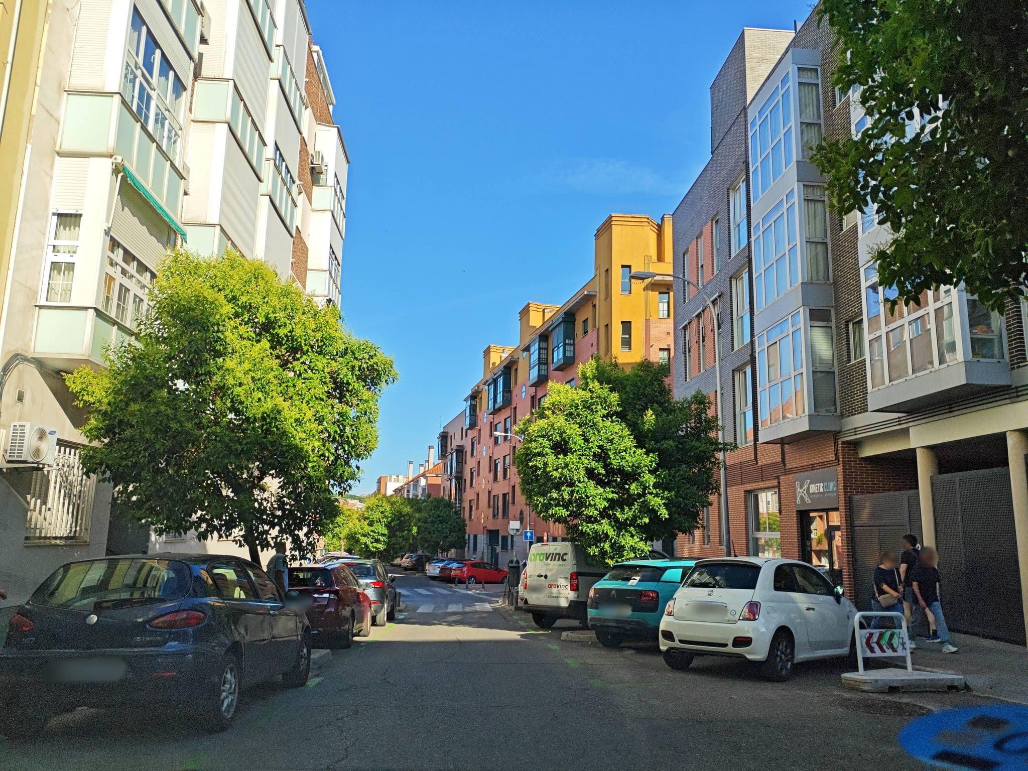 Street view near Apartamentos Valderribas, Adelfas — © polkillas (CC BY-SA · Mapillary)