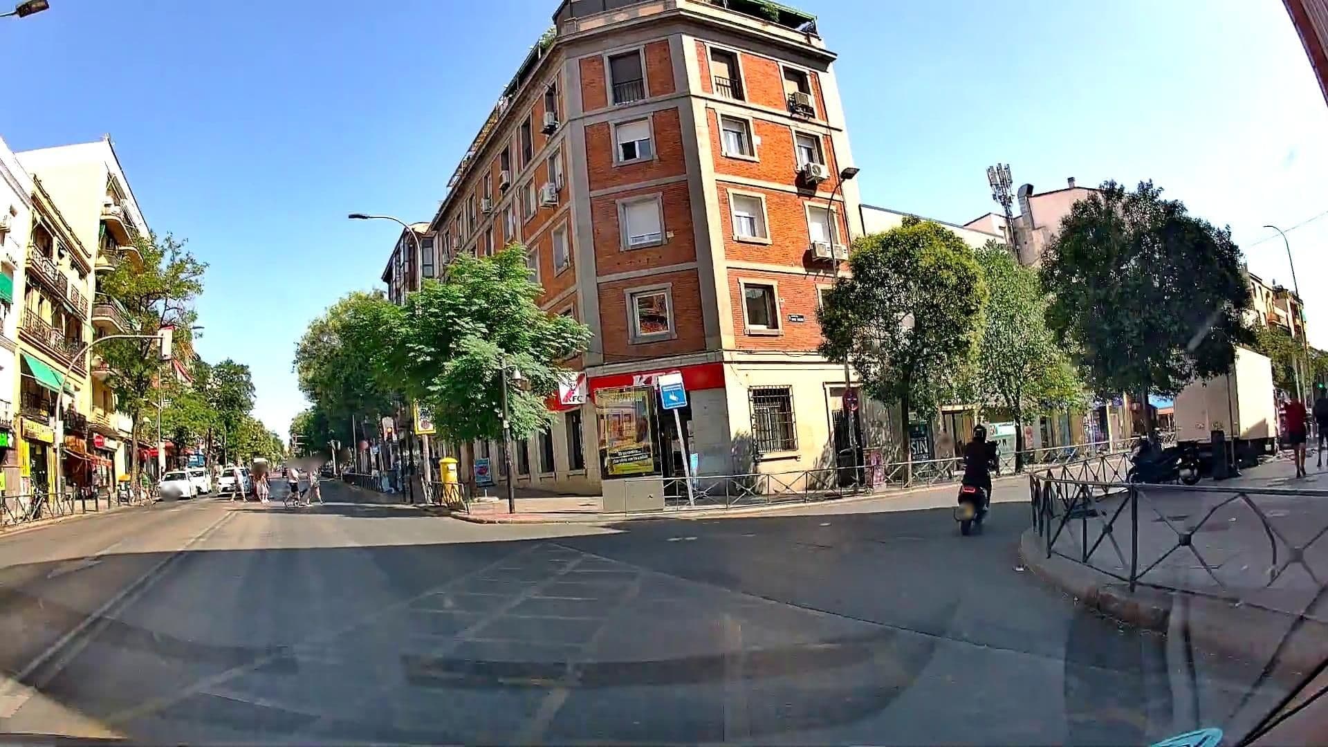 Street view near Apartamentos el Puente, Adelfas — © m_esp_32 (CC BY-SA · Mapillary)