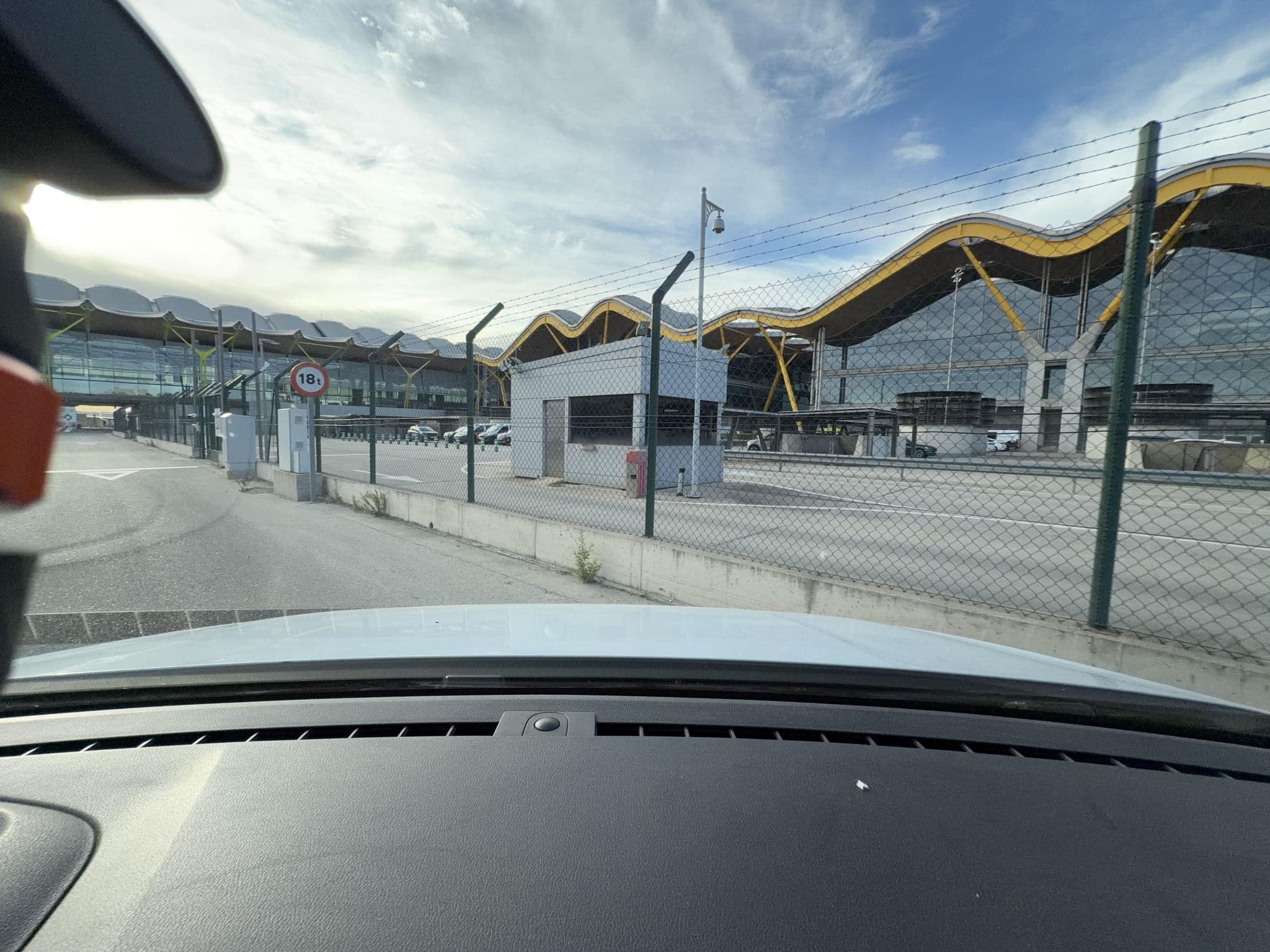 Street view near Blooms Hotel, Timón — © AANNOONNIIMMOO (CC BY-SA · Mapillary)