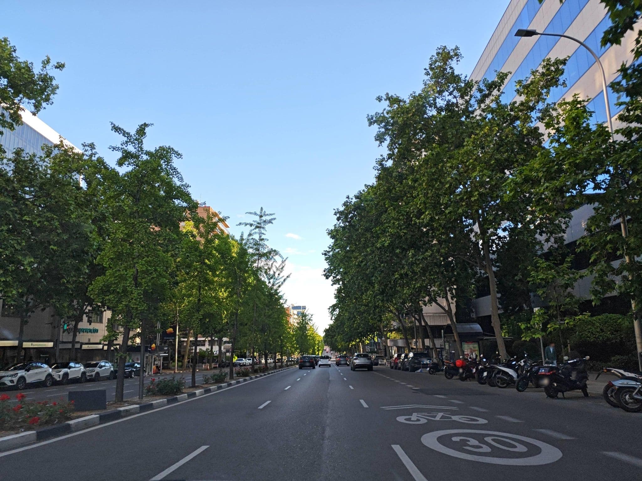 Street view near Hotel Palacio Arteaga, El Viso — © polkillas (CC BY-SA · Mapillary)