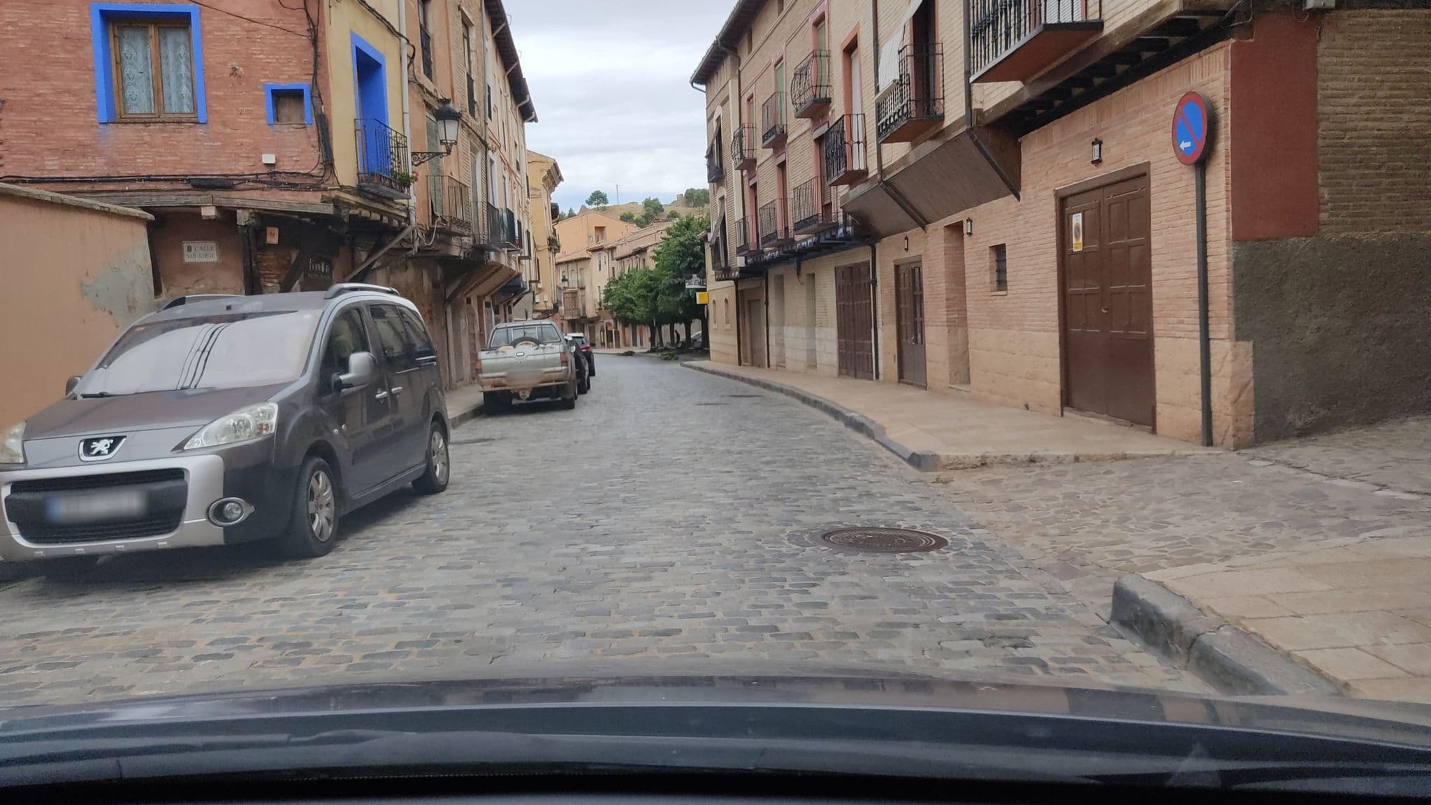 Street view near La Casa de las Aldeas, Daroca — © elpezbartolo (CC BY-SA · Mapillary)