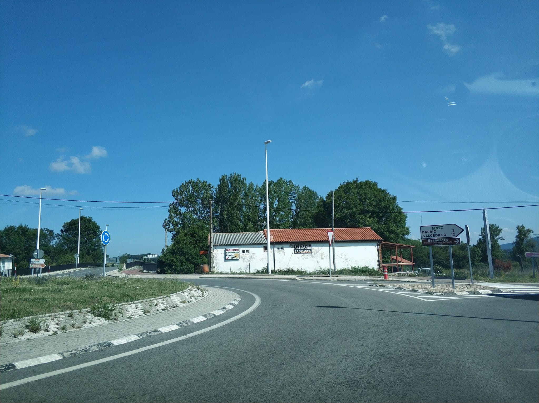 Street view near Casona Naveda De Campóo, Reinosa — © javitum (CC BY-SA · Mapillary)