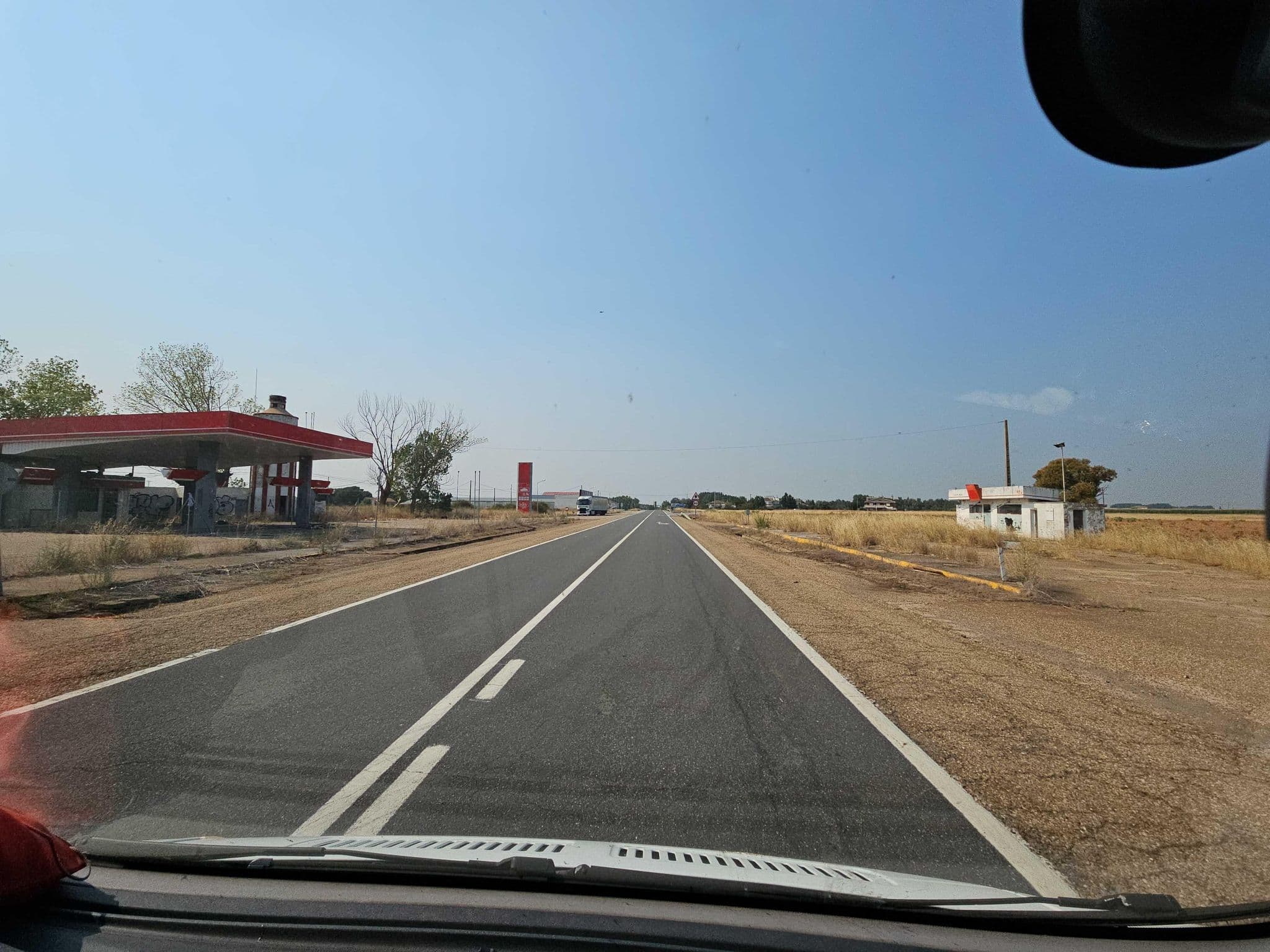 Street view near Hostal Los Angeles, Santa Elena de Jamuz — © Ralvar (CC BY-SA · Mapillary)