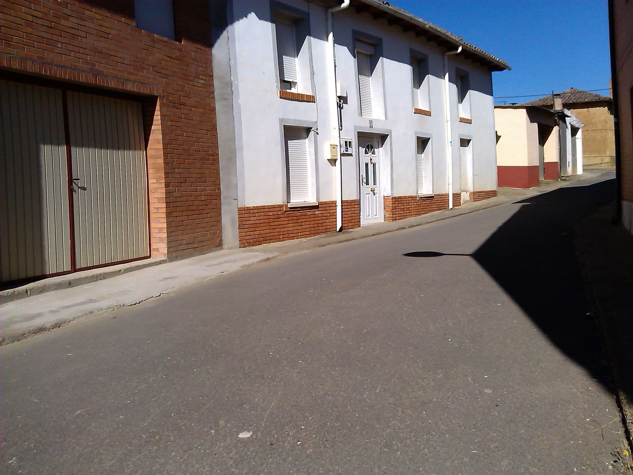 Street view near Hostal Rivero, Sahagún — © changchun1 (CC BY-SA · Mapillary)
