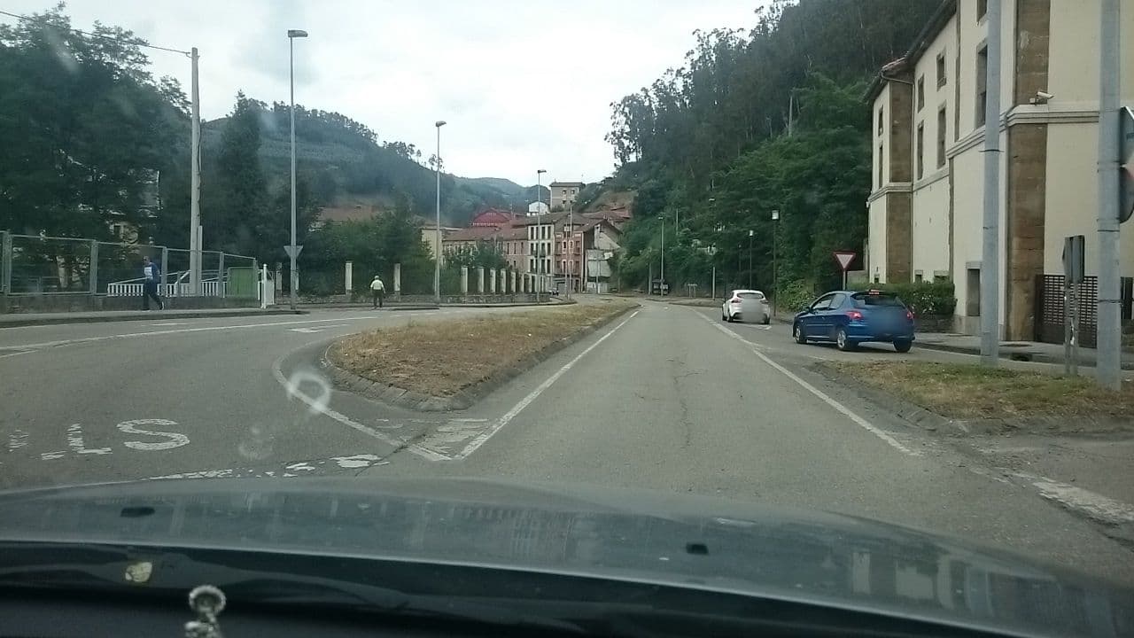 Street view near Hotel Restaurante Palacio Figaredo, Mieres — © yopaseopor (CC BY-SA · Mapillary)