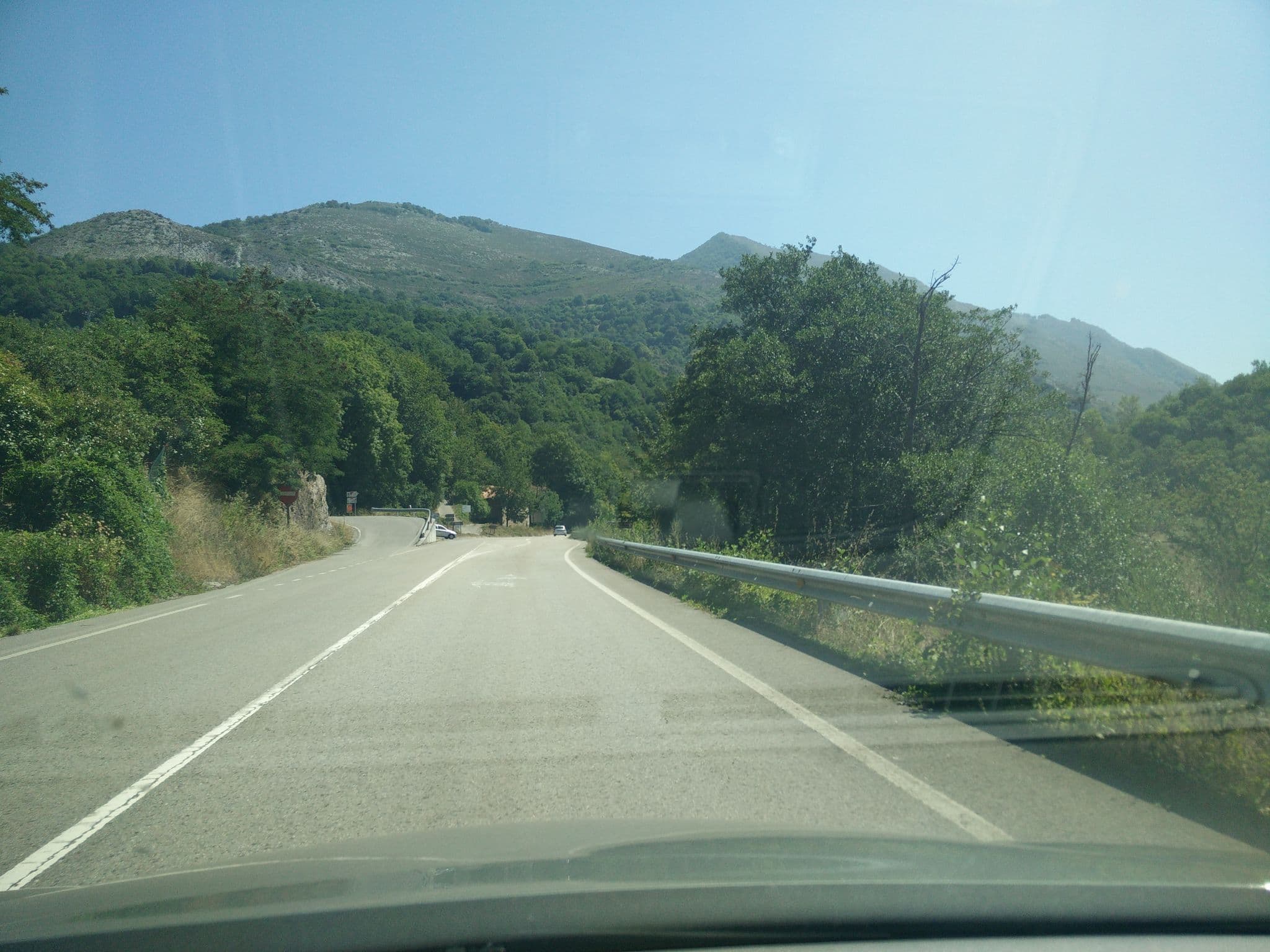 Street view near El Lleron, Campo de Caso — © txenoo (CC BY-SA · Mapillary)