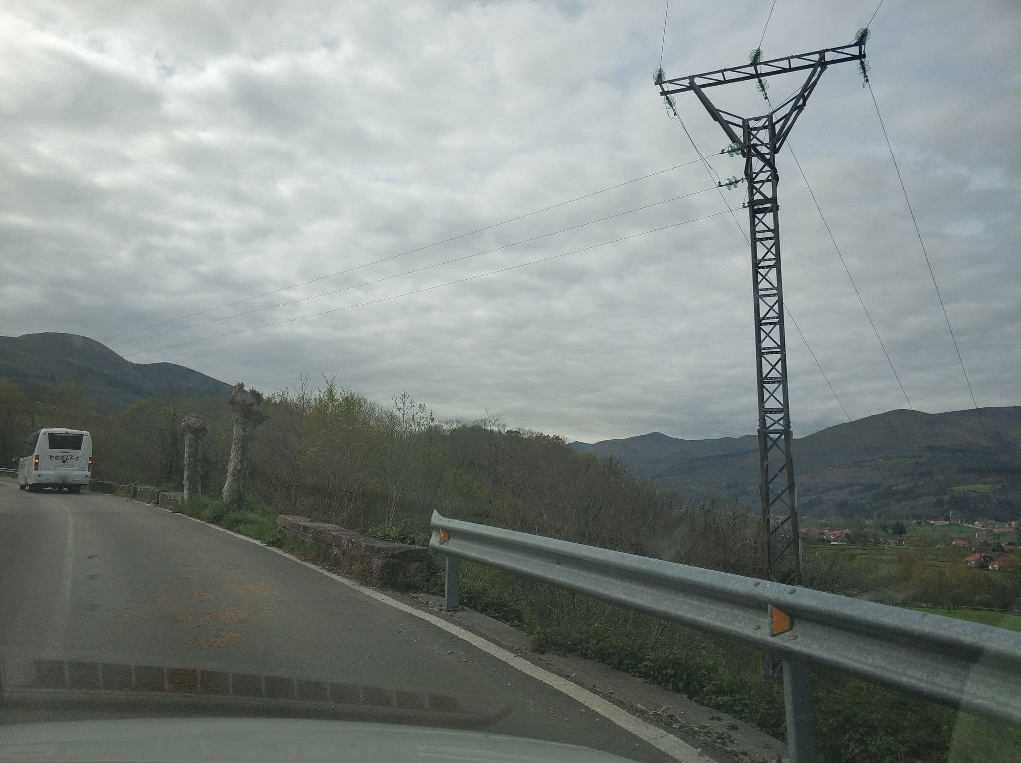 Street view near PARQUE TEMATICO DE OCIO Y ALBERGUE CABUERNIAVENTURA, Cabezón de la Sal — © sanchi (CC BY-SA · Mapillary)