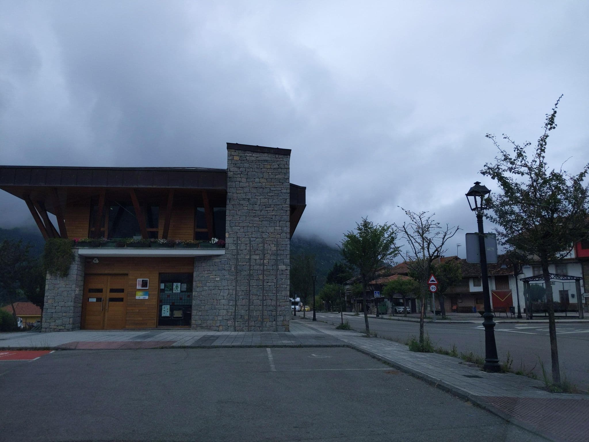 Street view near don felix hotel, Pola de Laviana — © rubencarbonero (CC BY-SA · Mapillary)