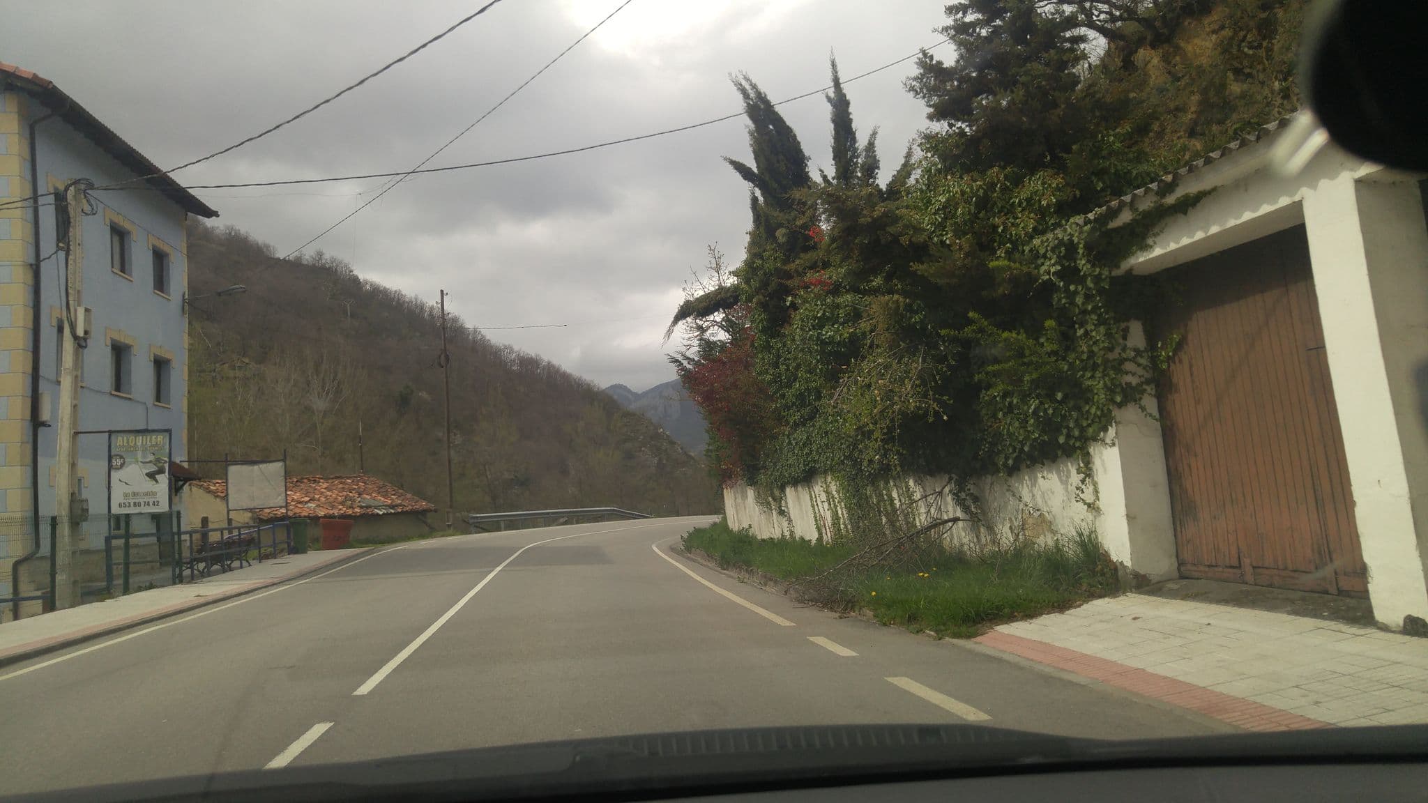 Street view near Apartamentos Rurales la Estación, Pola de Laviana — © conforcos (CC BY-SA · Mapillary)