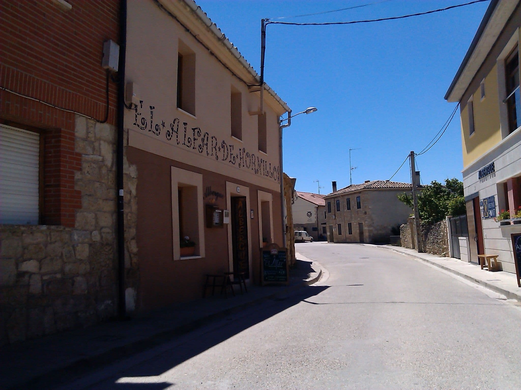 Street view near El Alfar de Hornillos, Sasamón — © changchun1 (CC BY-SA · Mapillary)