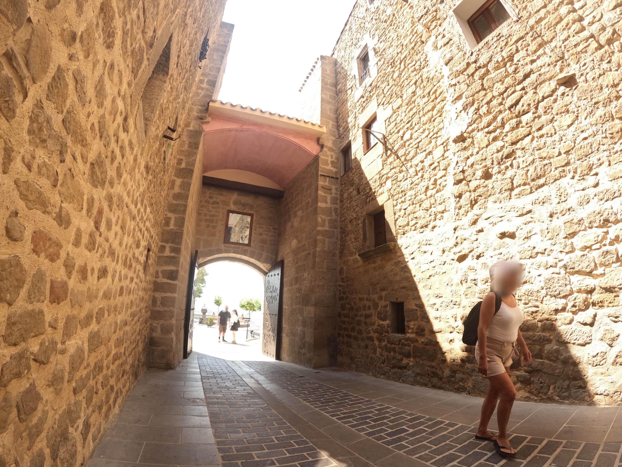 Street view near Agroturismo Larretxori, Laguardia — © vinisa (CC BY-SA · Mapillary)