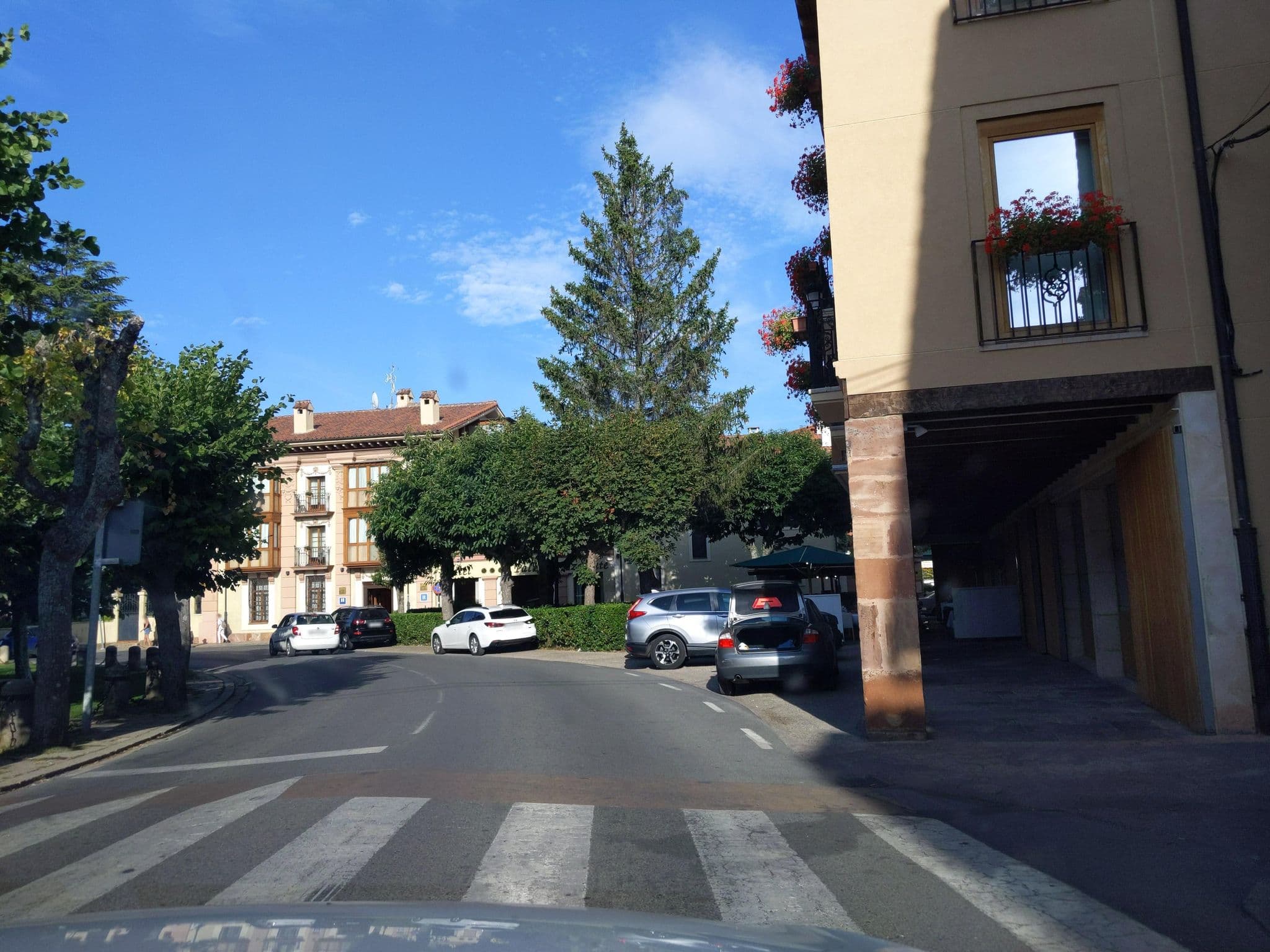 Street view near Apartamentos Turisticos Ezcaray, Ezcaray — © rubencarbonero (CC BY-SA · Mapillary)