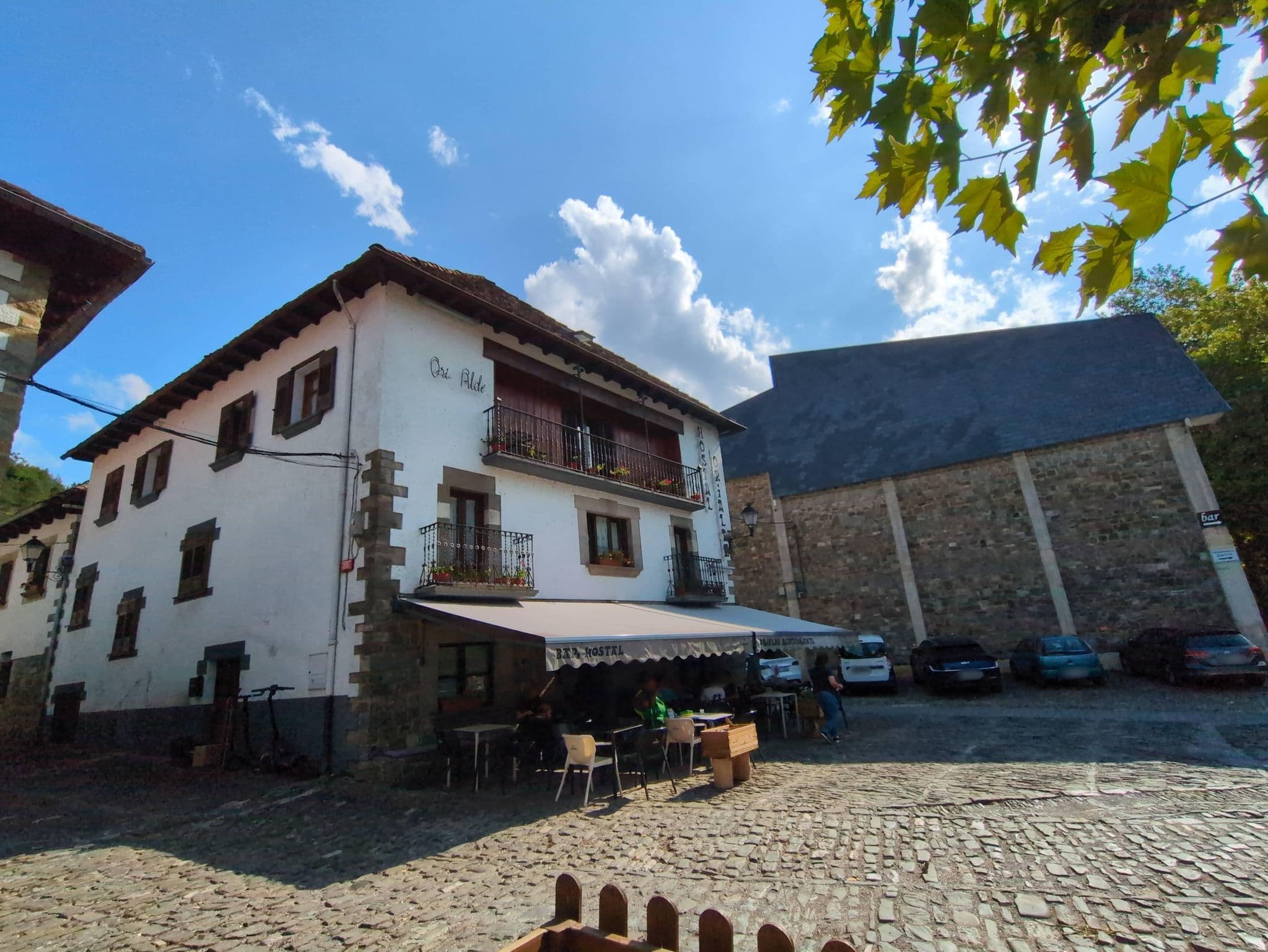 Street view near Hostal Orialde, Aoiz — © erlenmeyer (CC BY-SA · Mapillary)