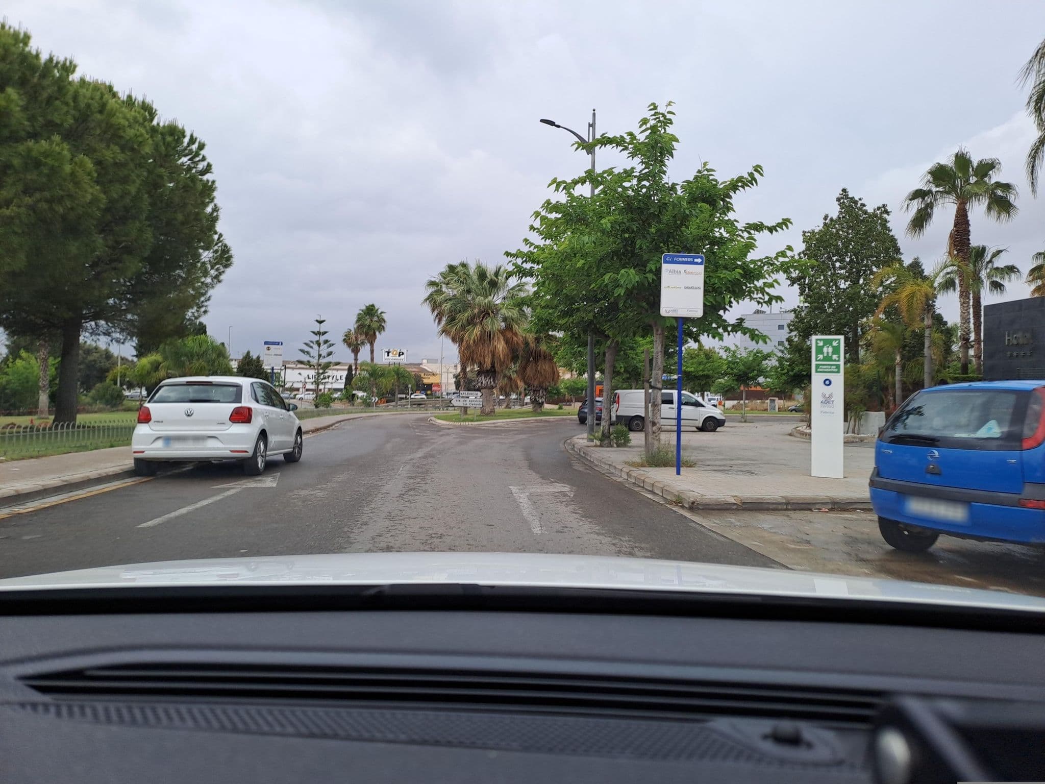 Street view near B&B Hotels, Paterna — © normanm (CC BY-SA · Mapillary)