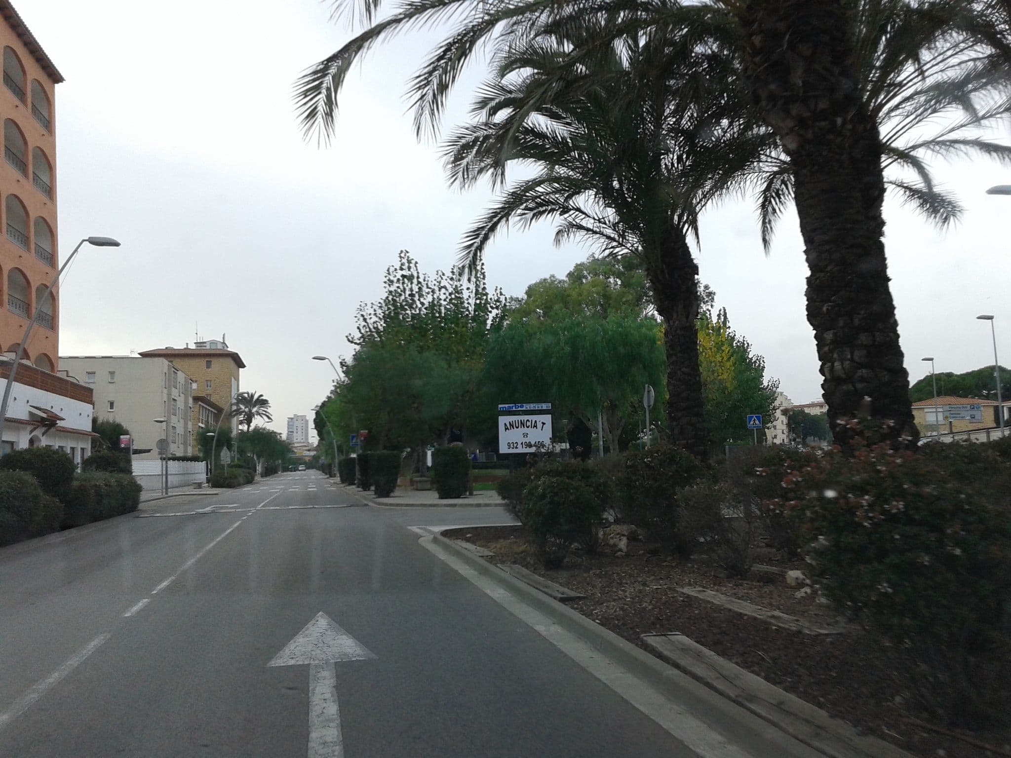 Street view near Appartementos Victoria, Coma-ruga — © yopaseopor (CC BY-SA · Mapillary)