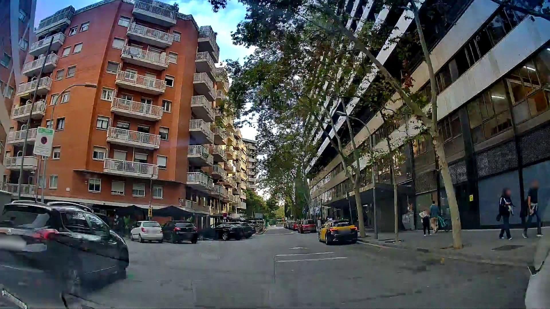 Street view near Moxy Barcelona, Hostafrancs — © m_esp_32 (CC BY-SA · Mapillary)