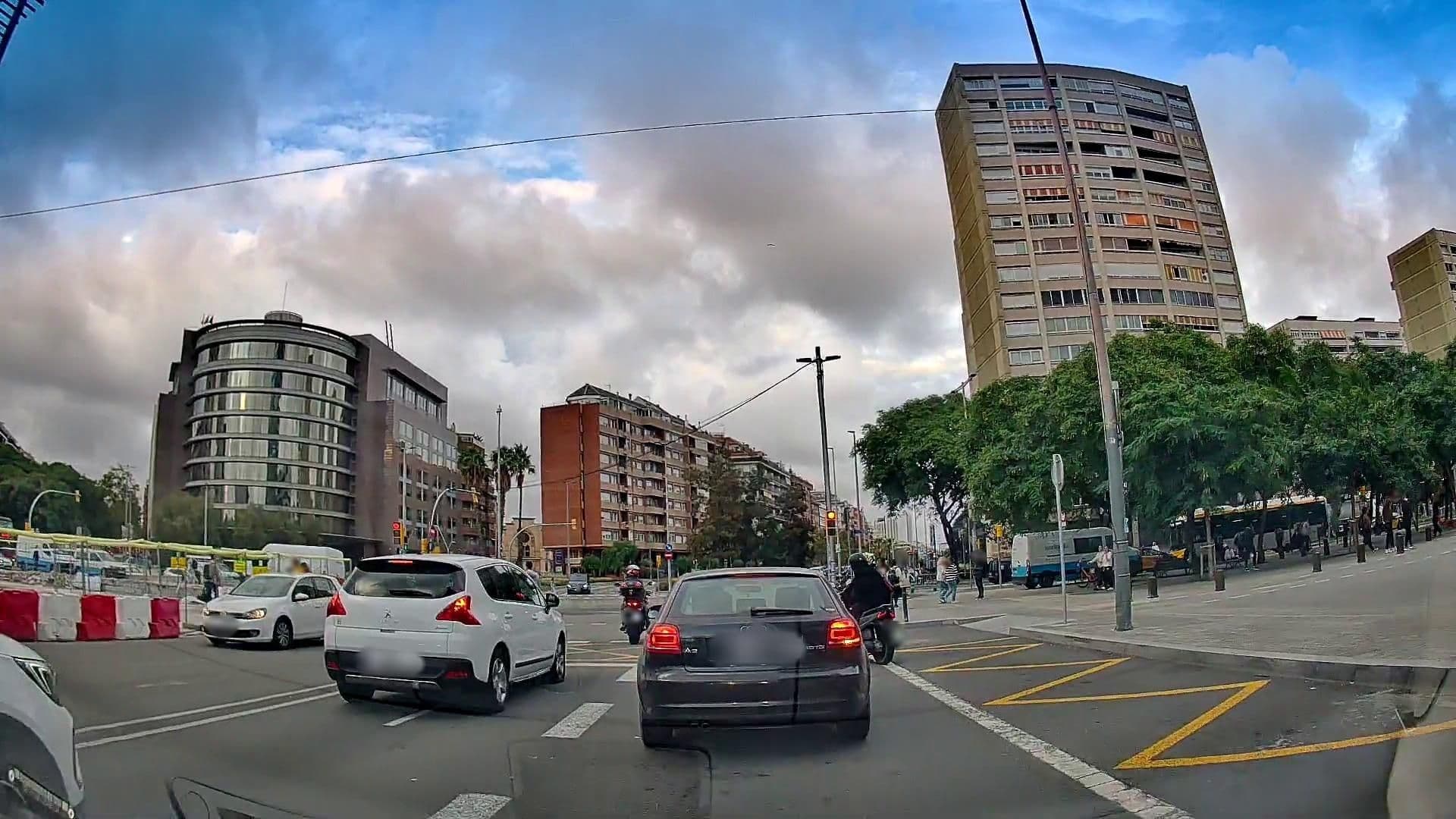 Street view near Hotel Torre Catalunya, Hostafrancs — © m_esp_32 (CC BY-SA · Mapillary)