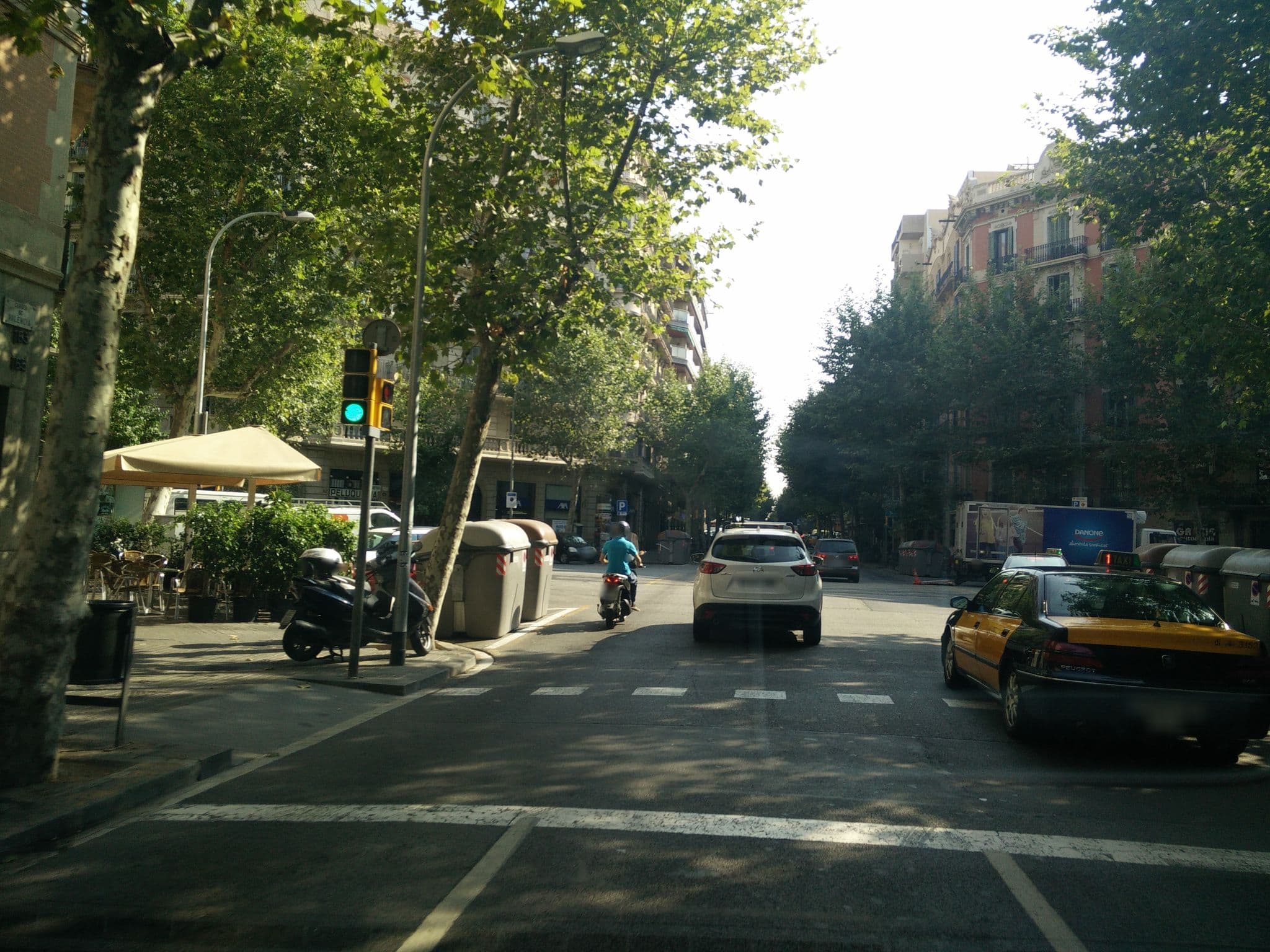 Street view near Sunotel Club Central, Barcelona — © ccossio (CC BY-SA · Mapillary)