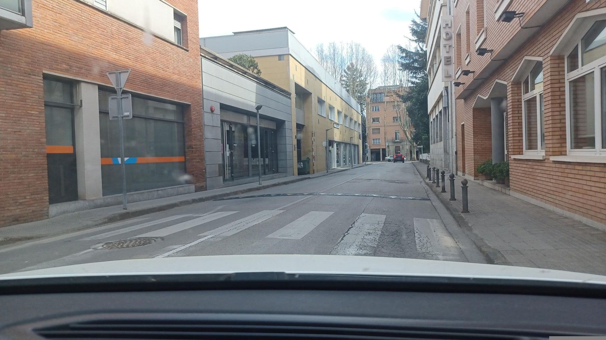 Street view near Hotel Borell, Olot — © normanm (CC BY-SA · Mapillary)
