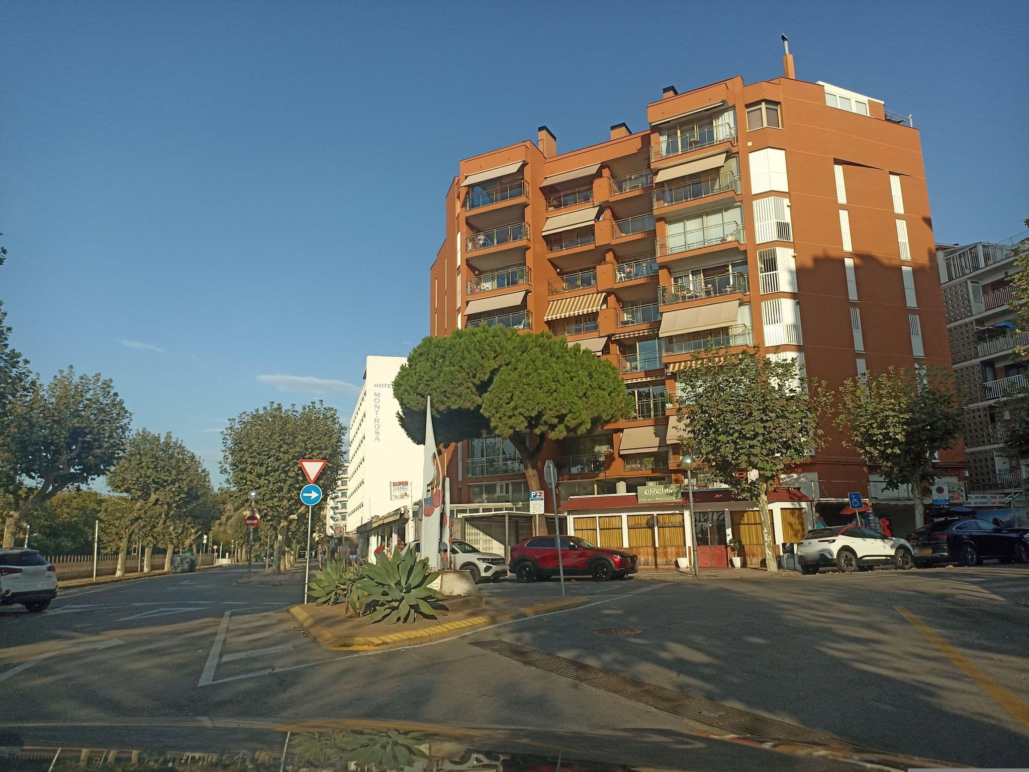 Street view near Hotel Maritim, Calella — © toniserra (CC BY-SA · Mapillary)
