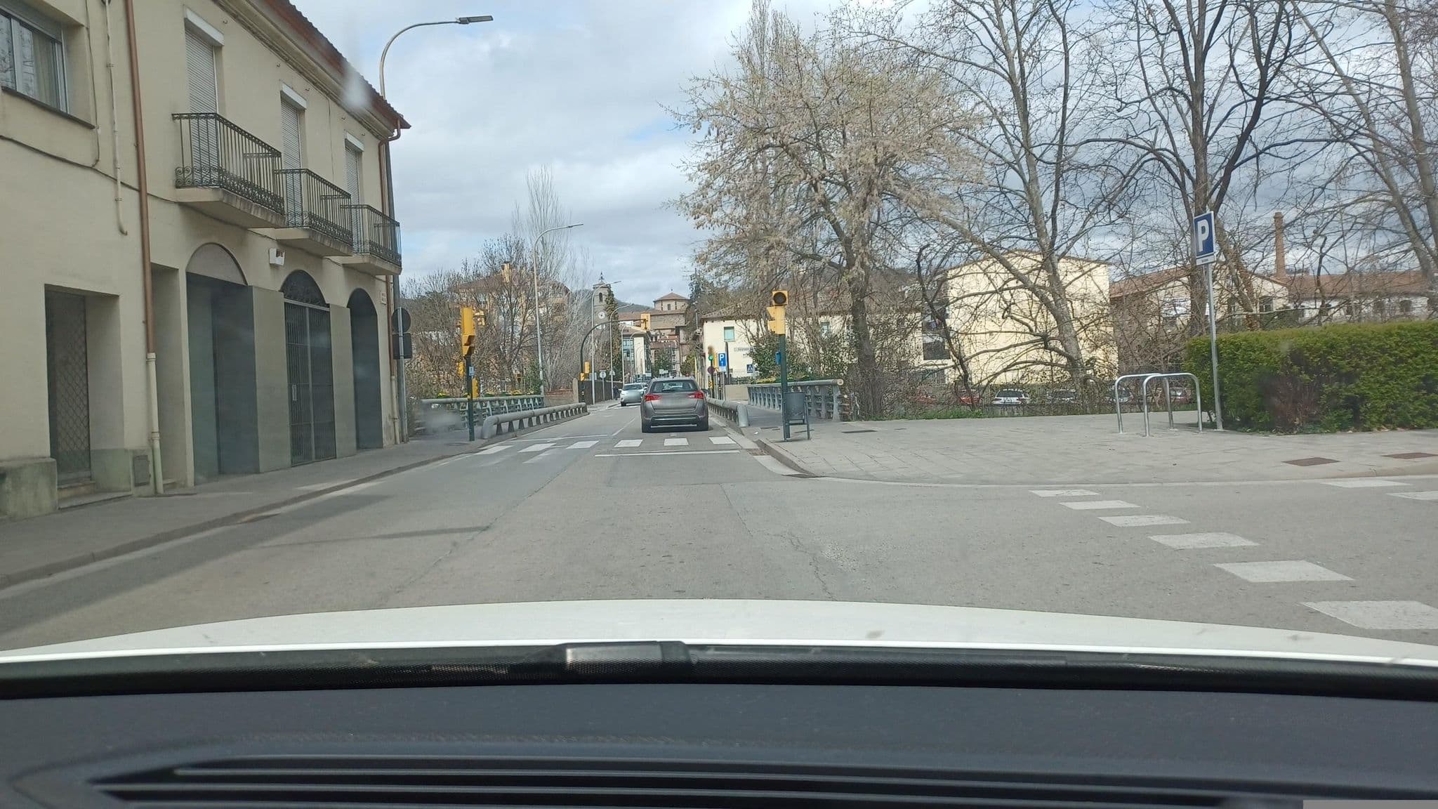 Street view near Riu Olot, Olot — © normanm (CC BY-SA · Mapillary)