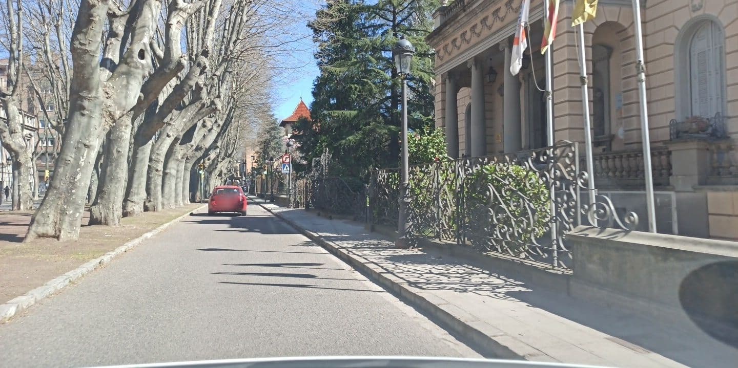 Street view near Alberg Casa Malagrida, Olot — © yopaseopor (CC BY-SA · Mapillary)