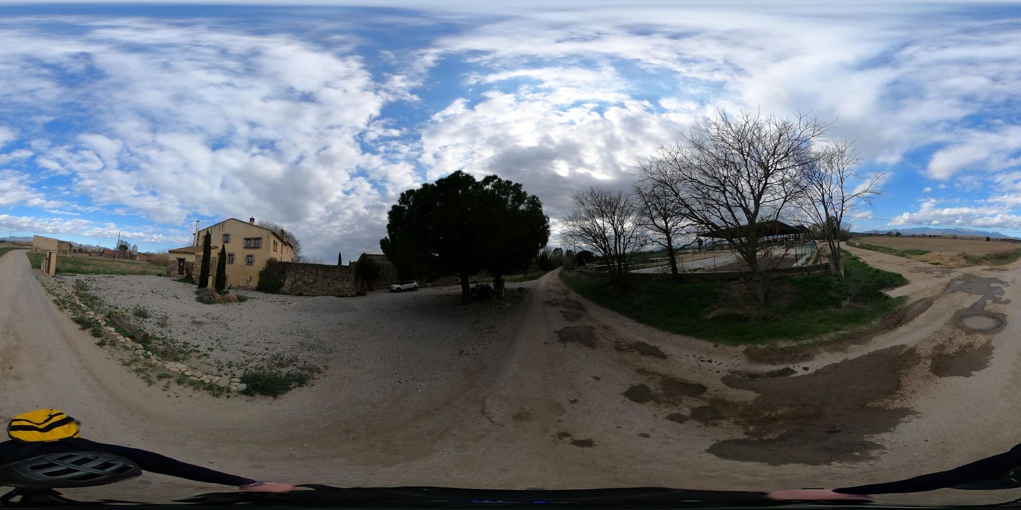 Street view near Can Carbó de les Olives, Figueres — © geovelo (CC BY-SA · Mapillary)