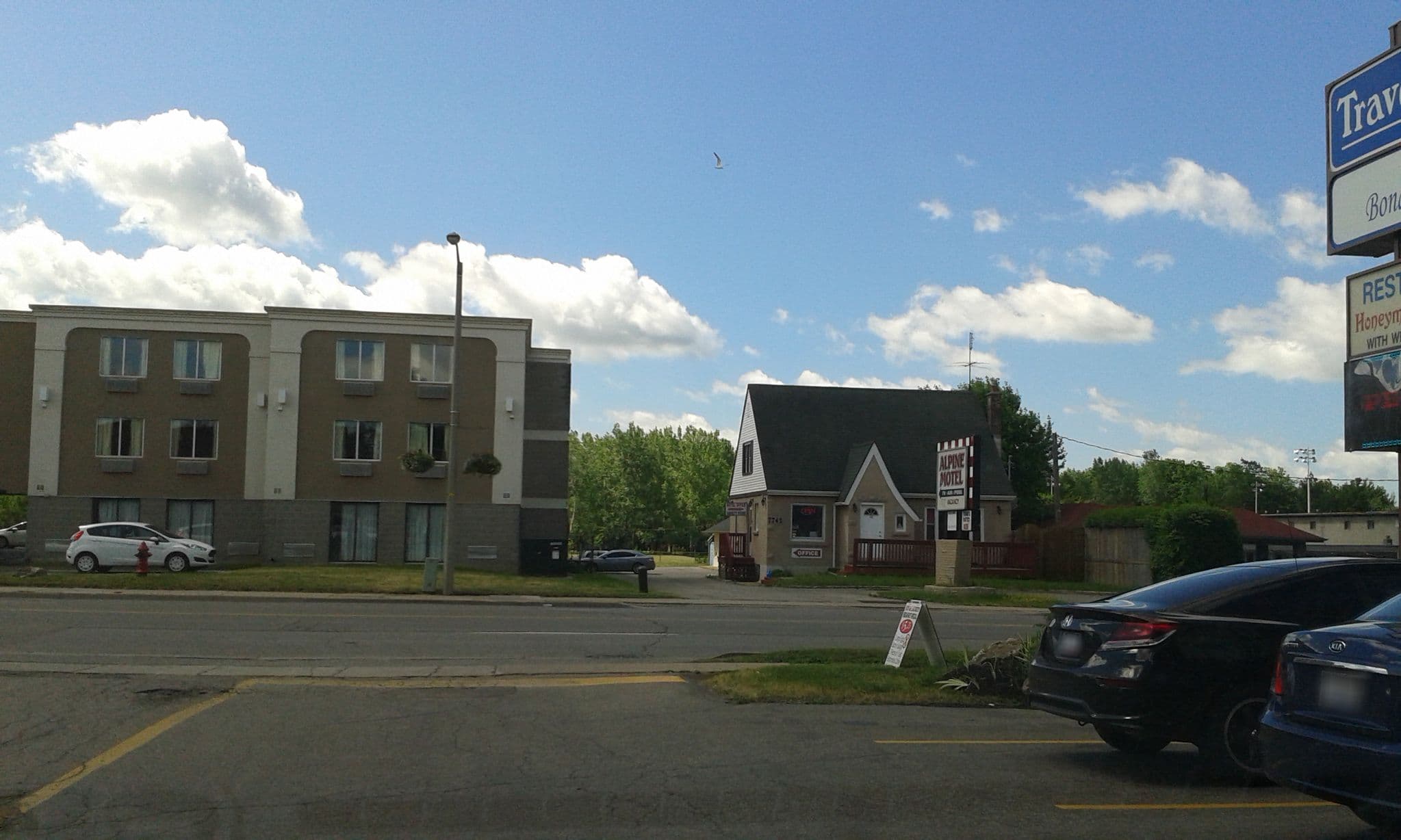 Street view near Rockwell Resort, Niagara Falls — © thetornado76 (CC BY-SA · Mapillary)